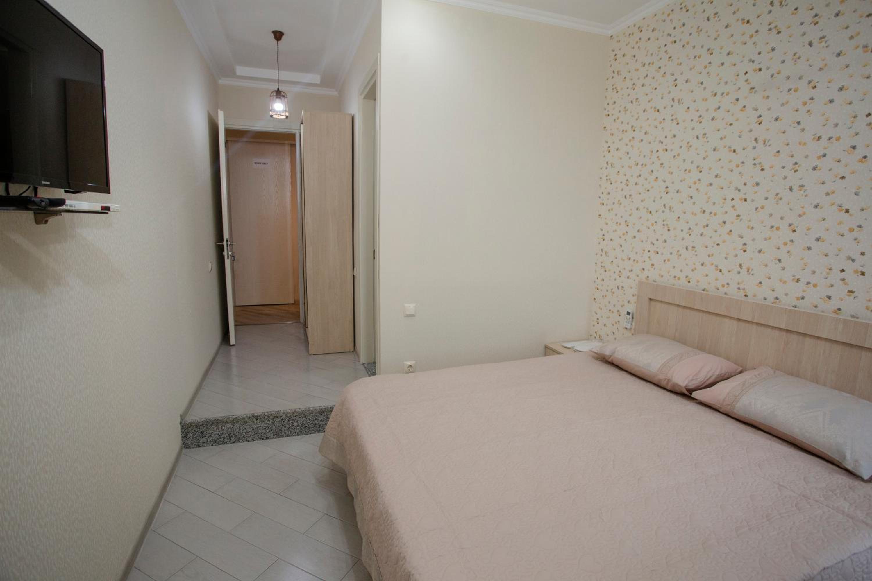 5 Rooms view 4