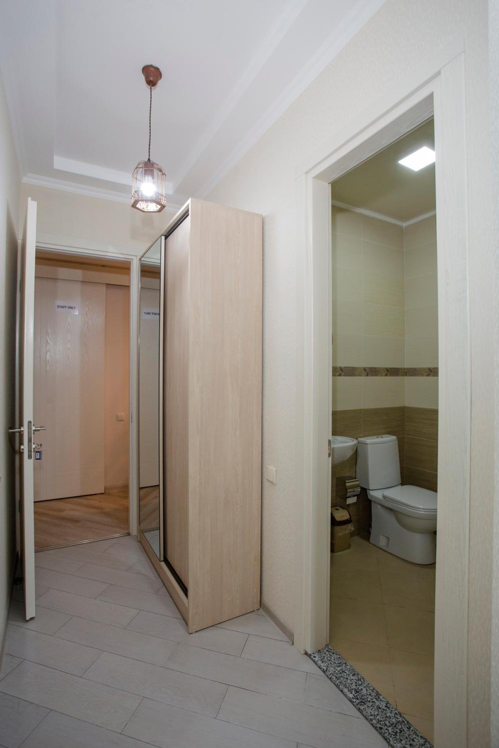 5 Rooms view 3