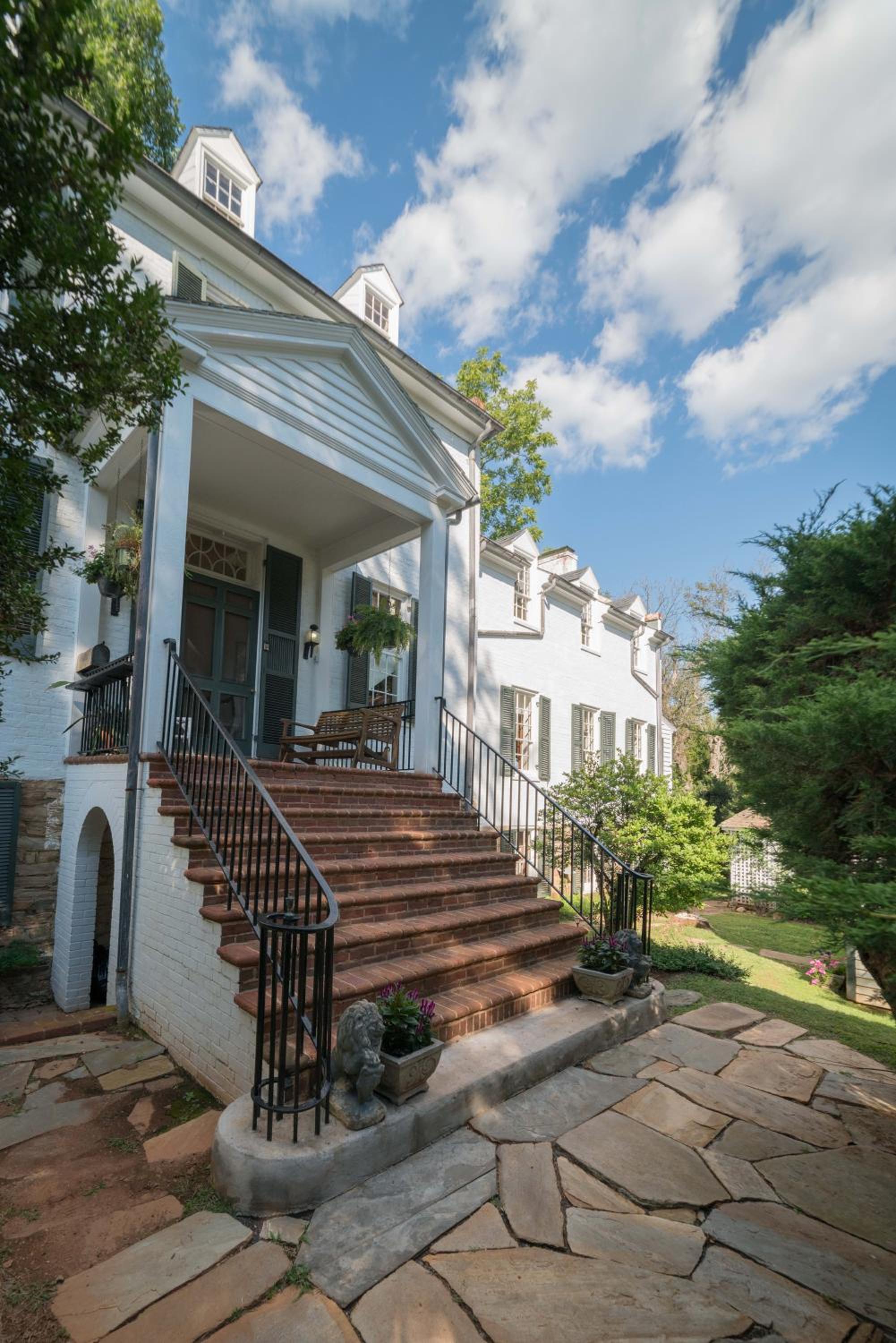 Chilton House Suites