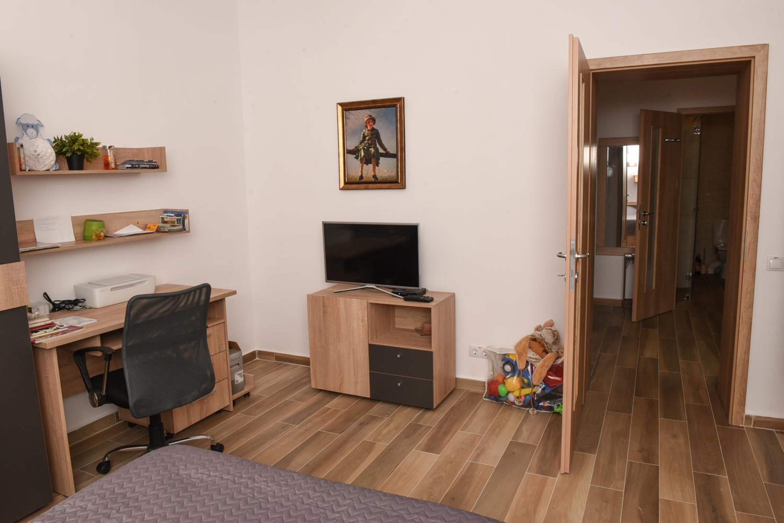 Photo 8