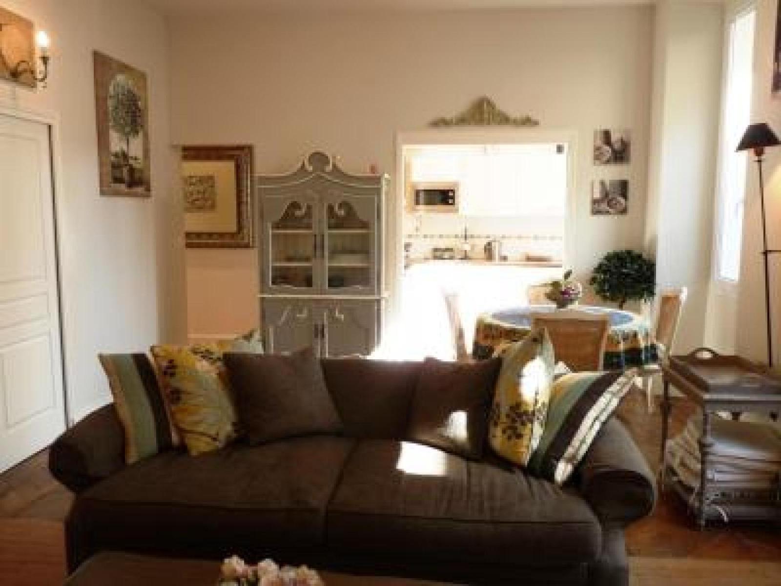 Beautifully decorated two bedroom apartment in the heart of Cannes five minutes walk from Palais 409 photo 4