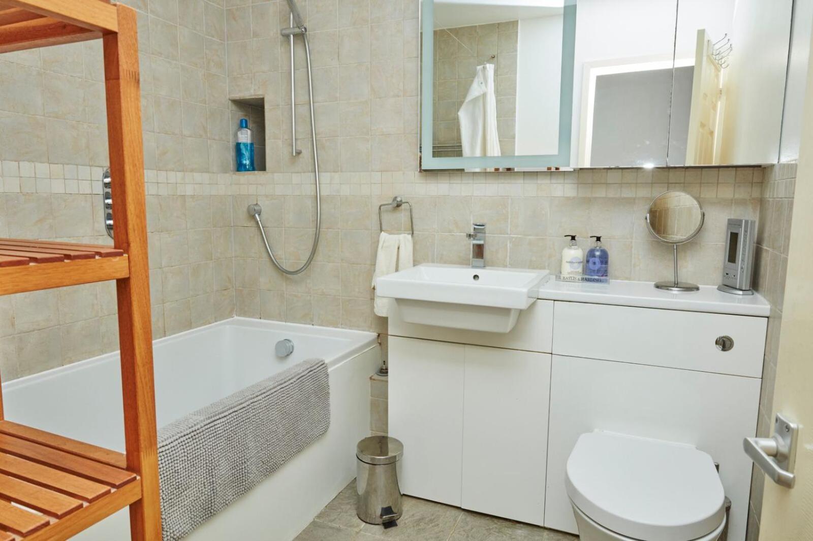 Brecknock Road House