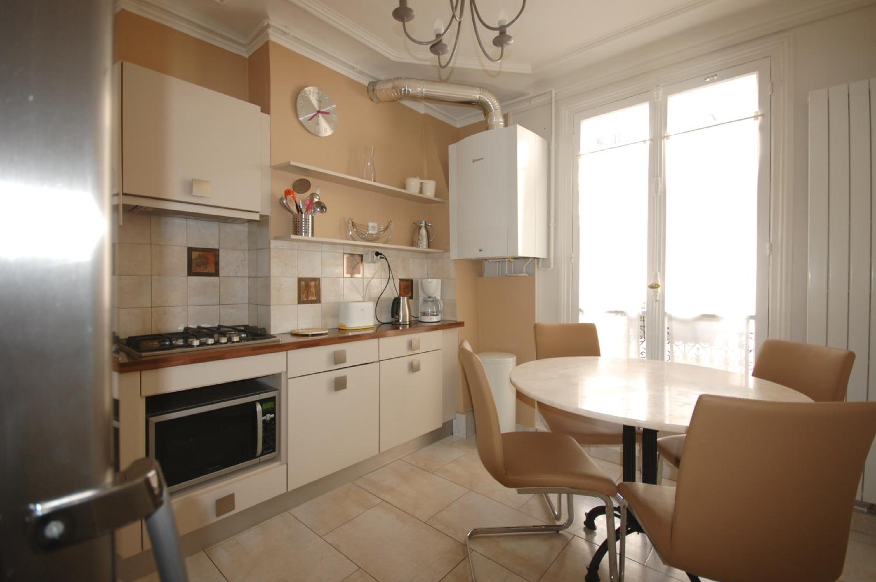 Two-Bedroom Apartment Champs-Elysées
