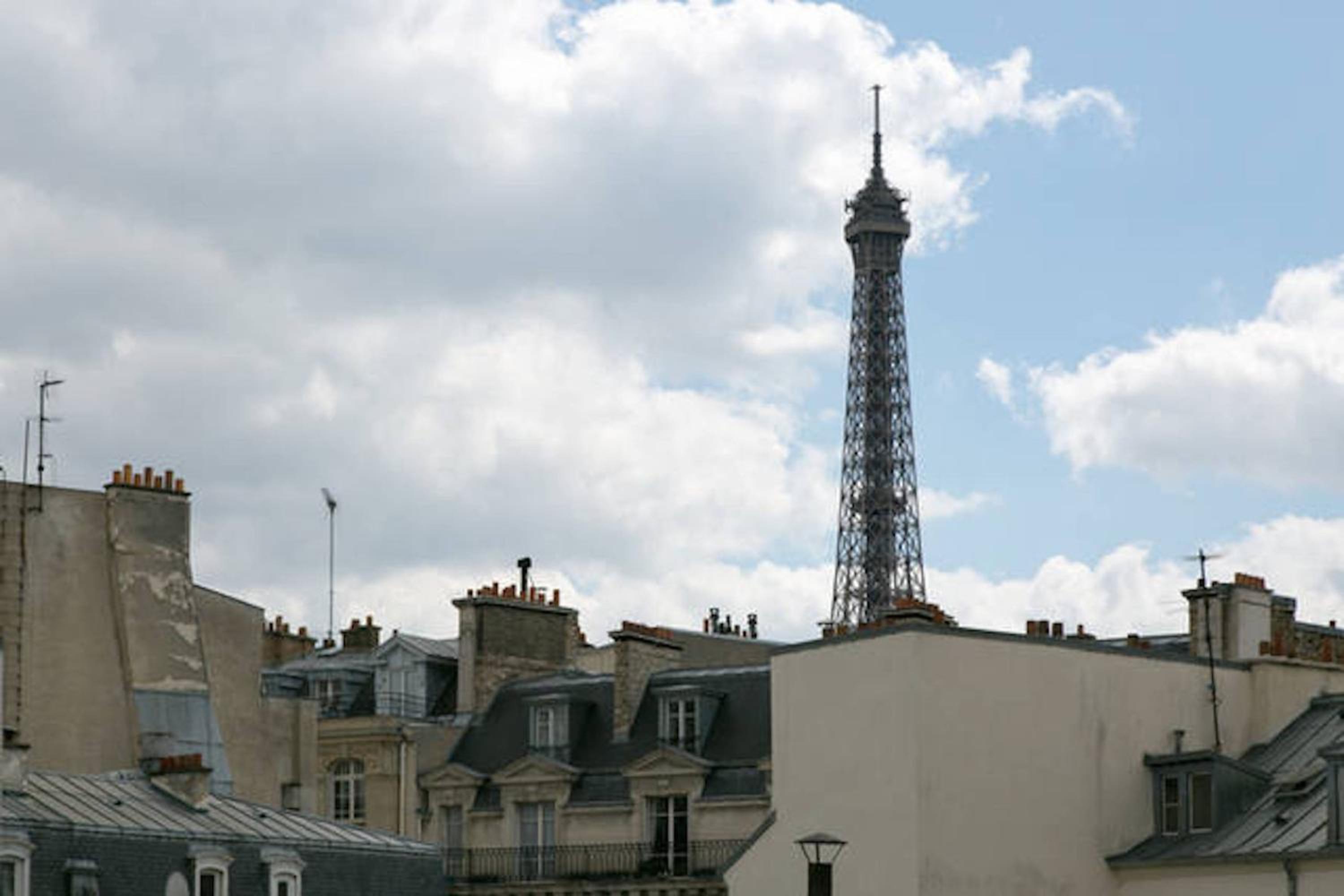 Longchamp Apartment