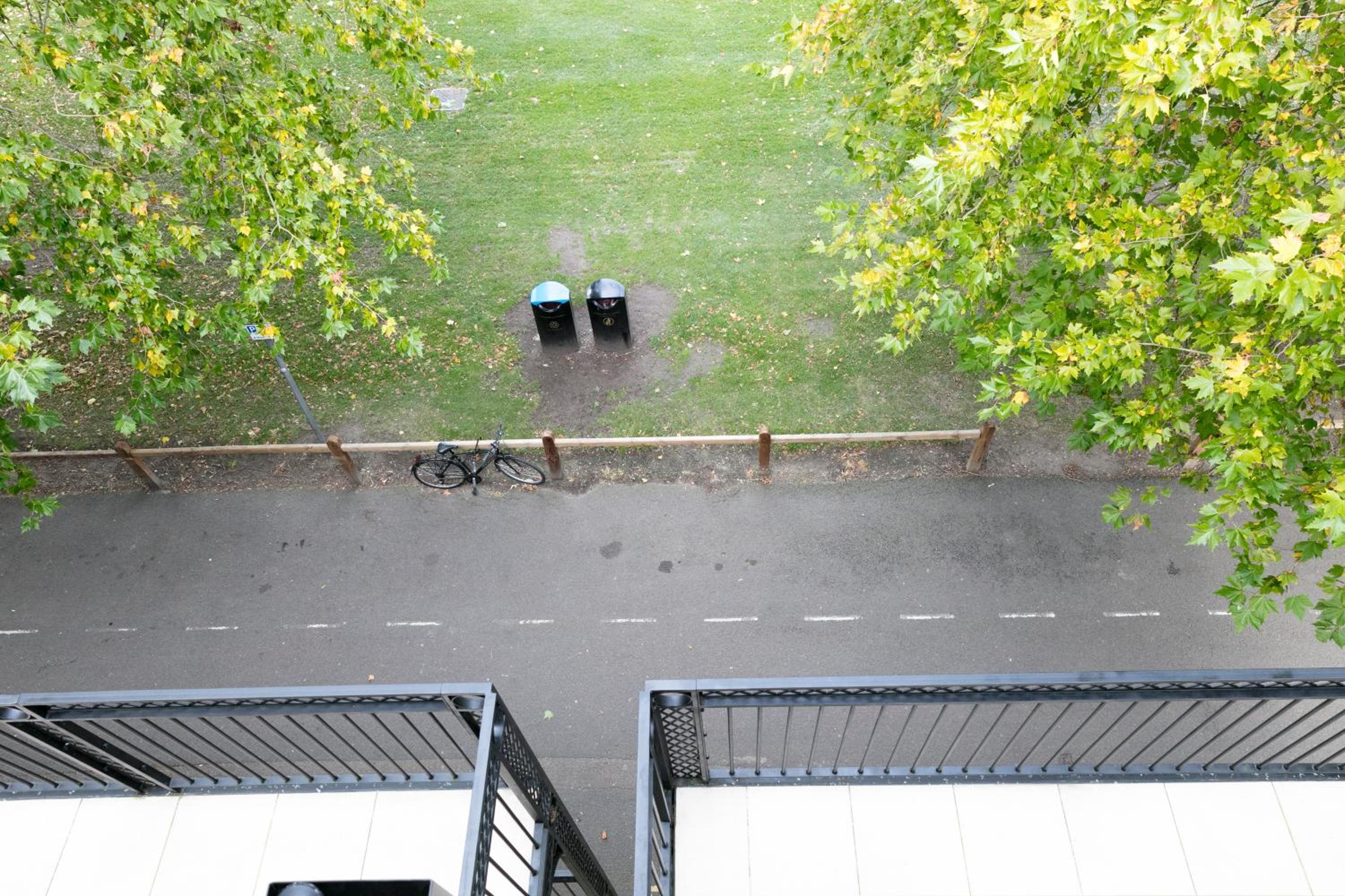 Penthouse with Balcony 5 mins walk to City Centre & Colleges & Sleeps 6