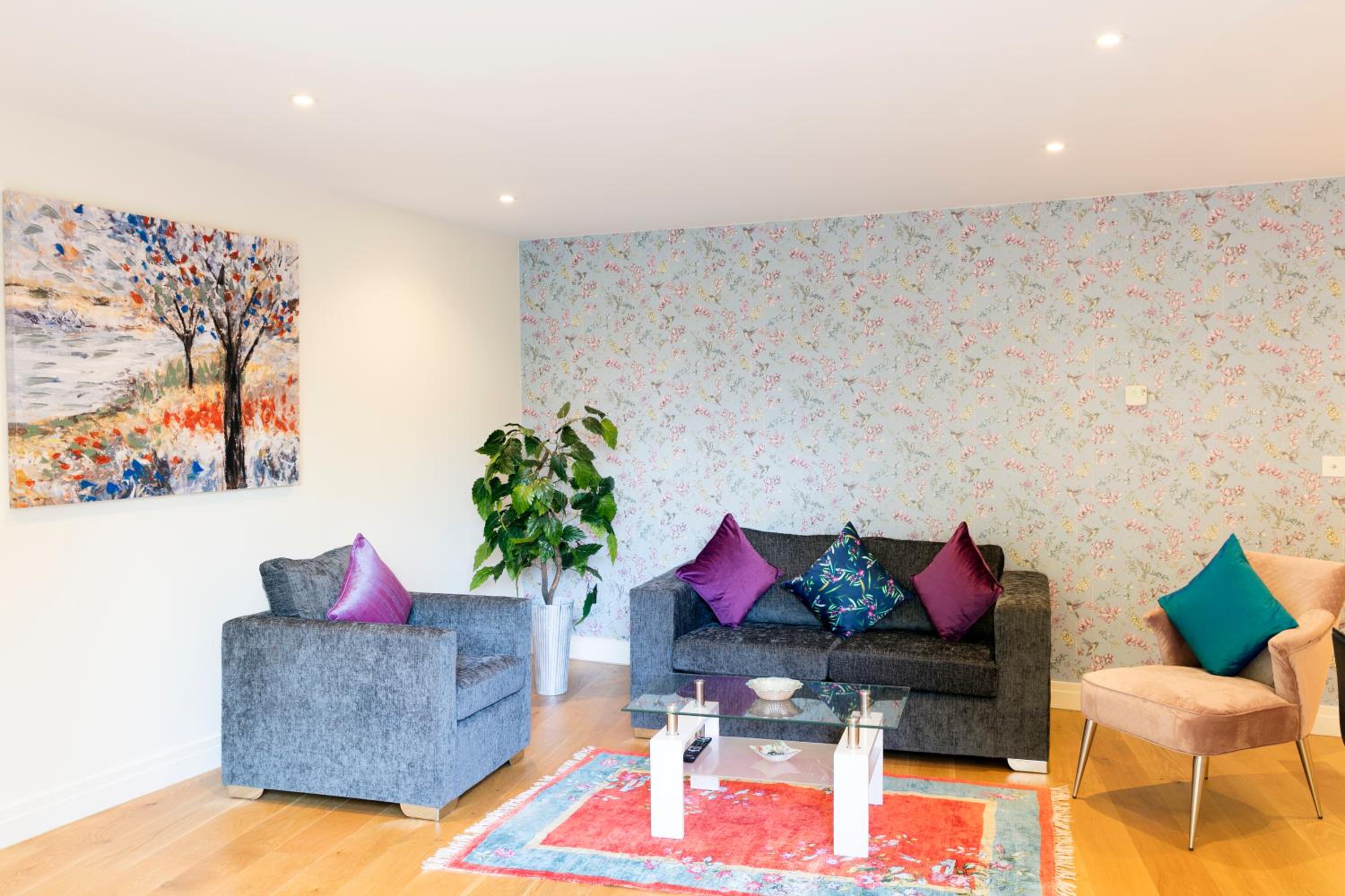 Penthouse with Balcony 5 mins walk to City Centre & Colleges & Sleeps 6