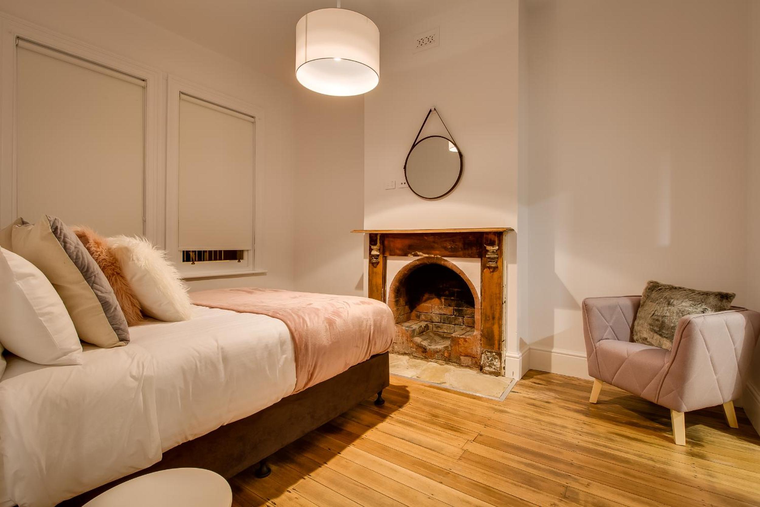 White Room Apartments