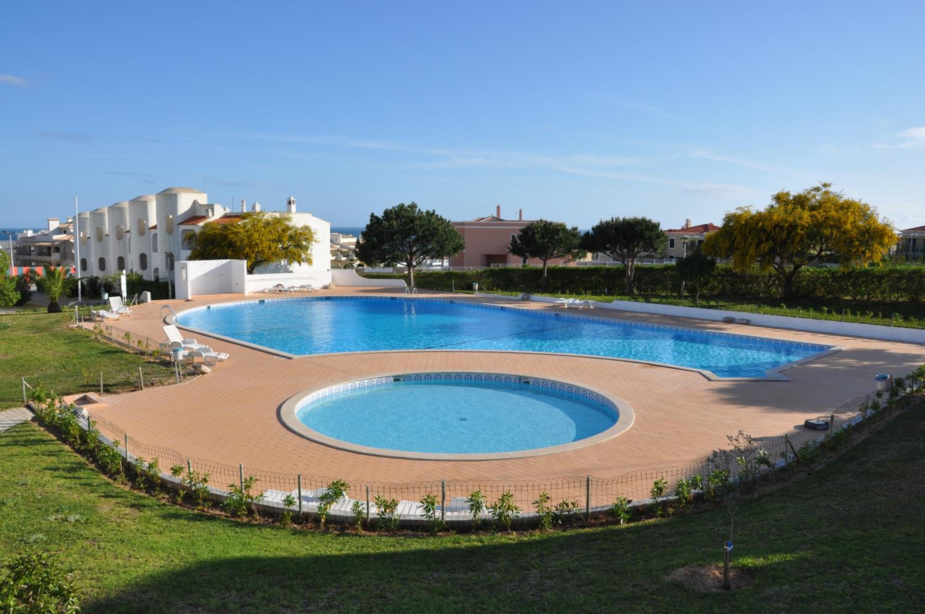 Apt com piscina em Alporchinhos view 3