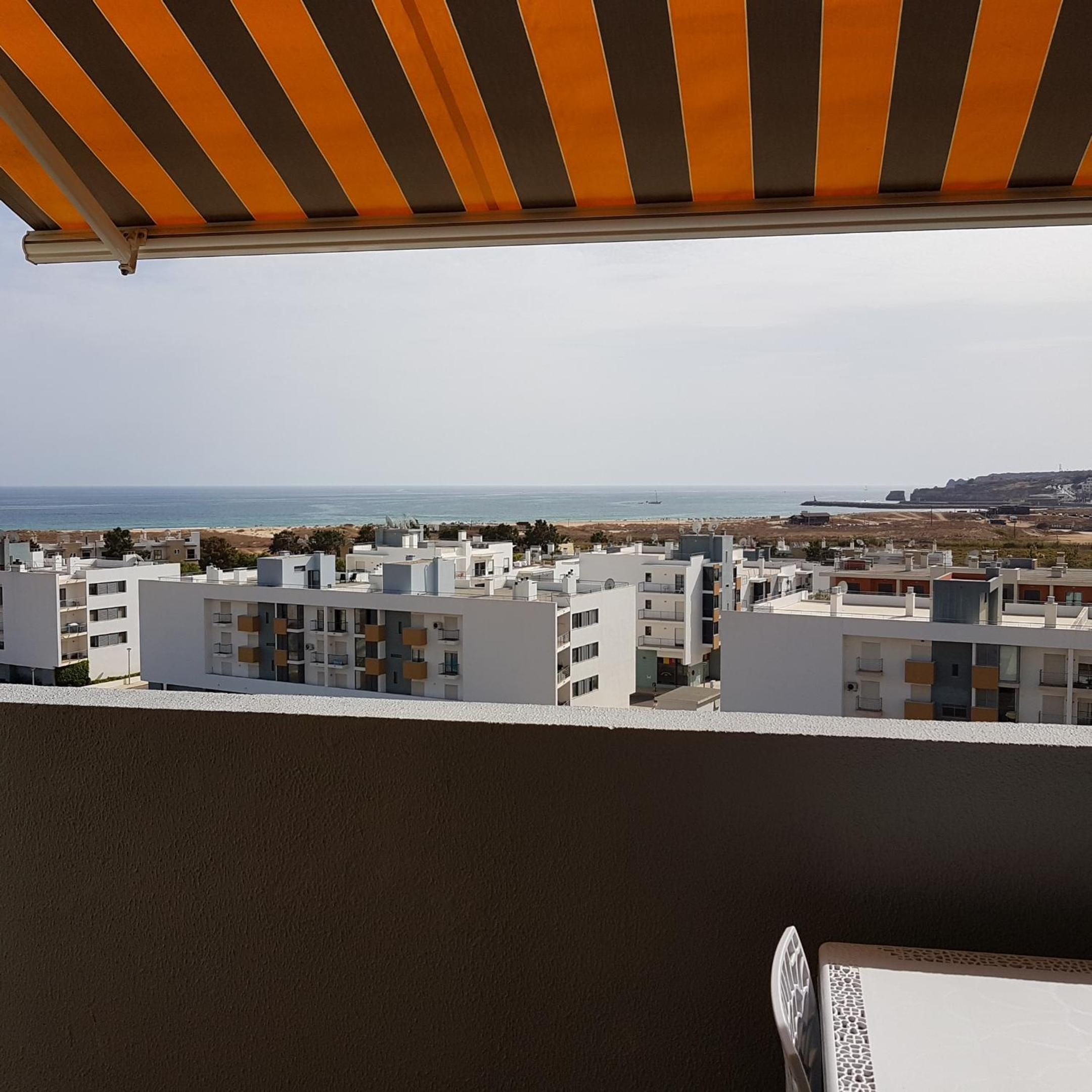 Vue panoramique sur mer Condominio Do mar Lagos view 3