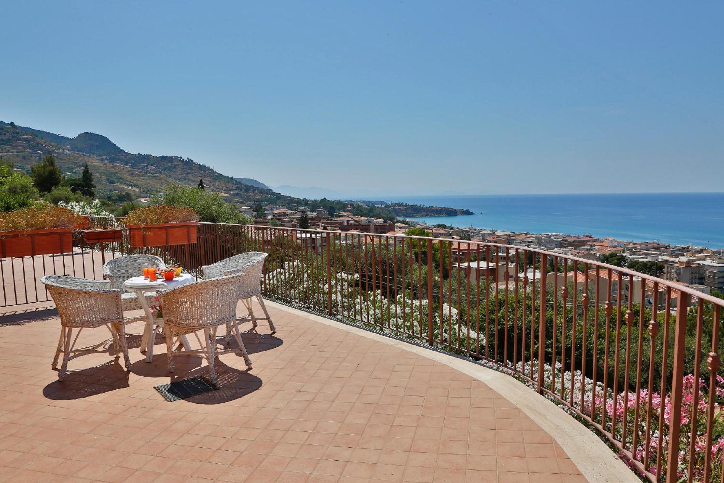 Terrazze Ponente e Levante - by Vacation Service photo 2