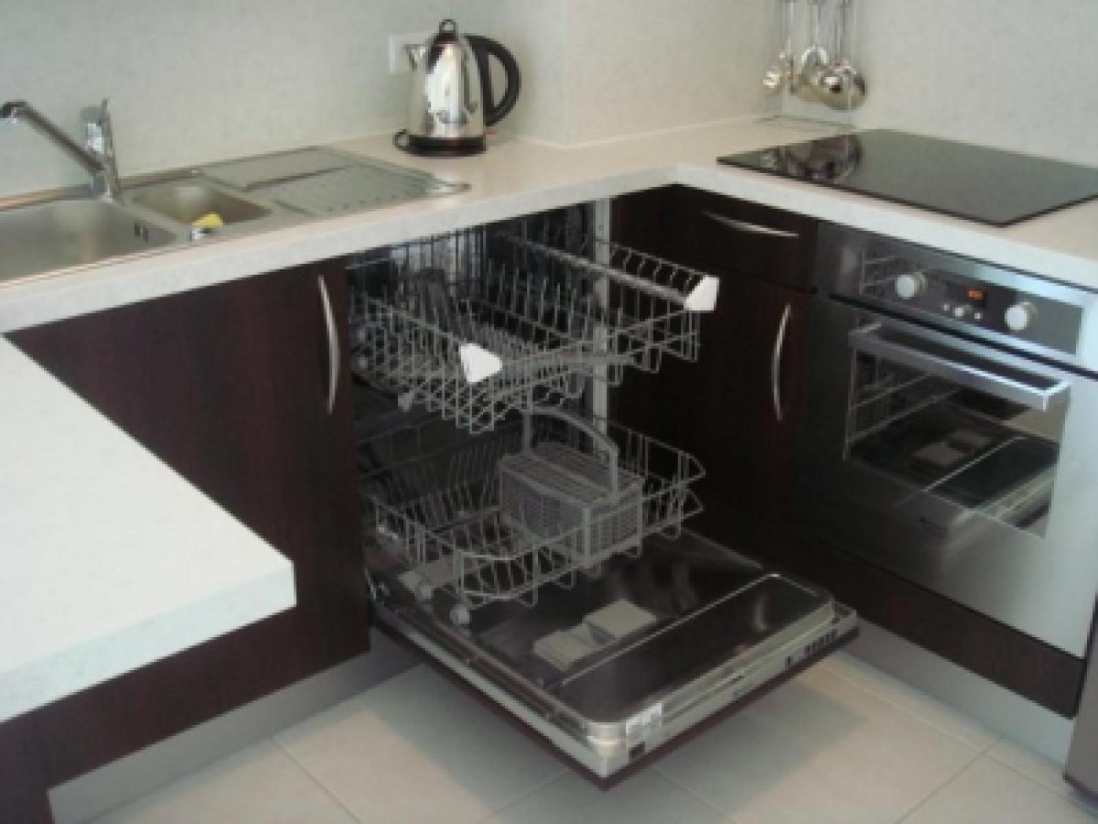 Modern one bedroomed apartment just off the Cannes Seafront with a terrace and pool access 1753