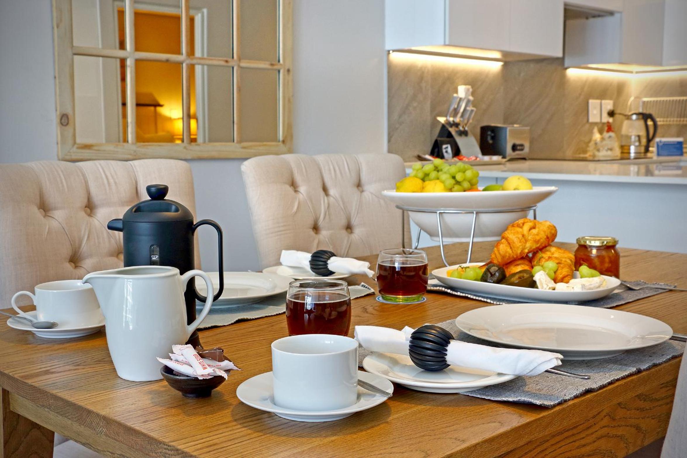 Chelsea Luxury Suites by TotalStay view 5