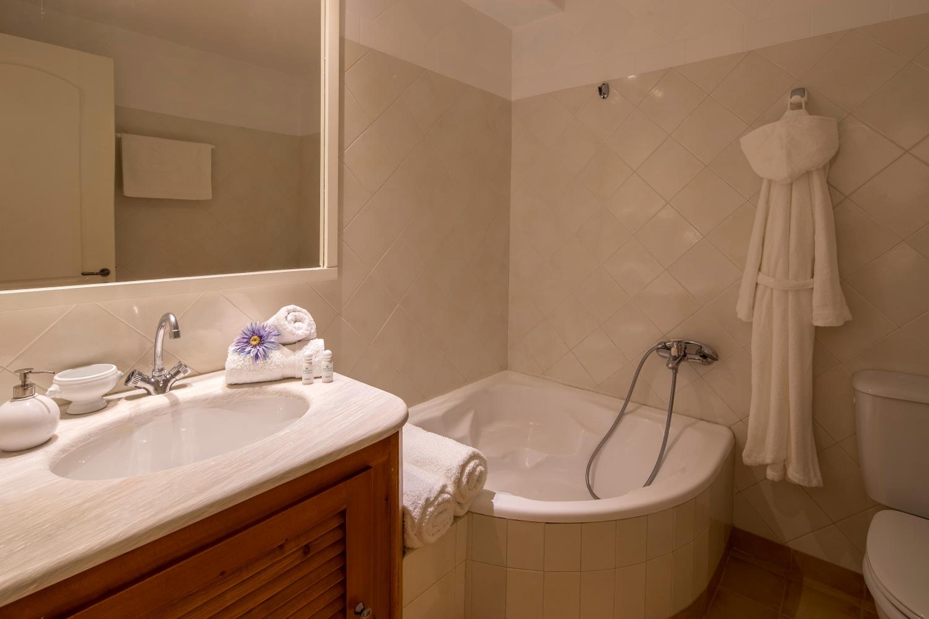 Syros Luxury Living