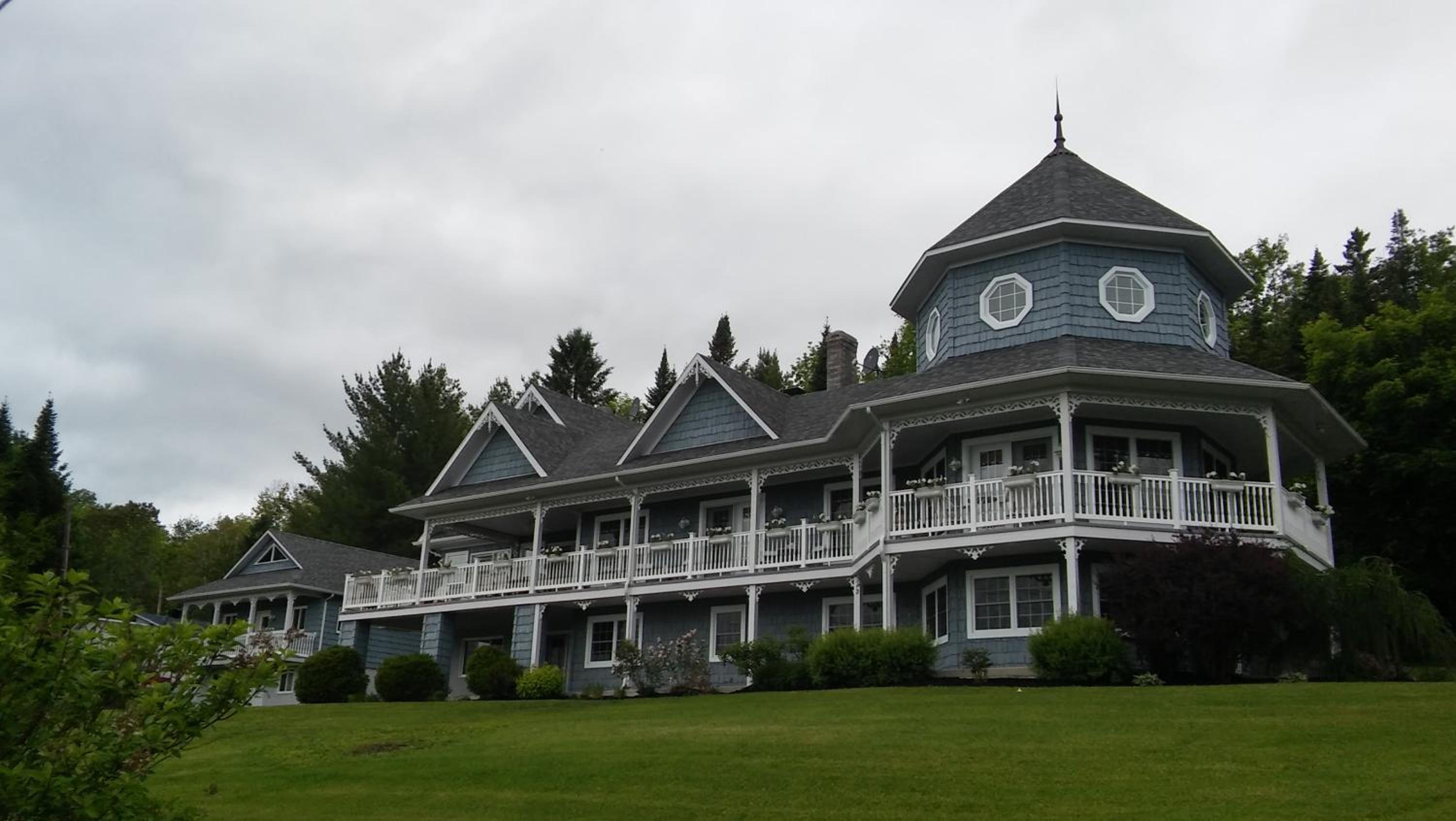 La Maison Bleue du Lac Wallace