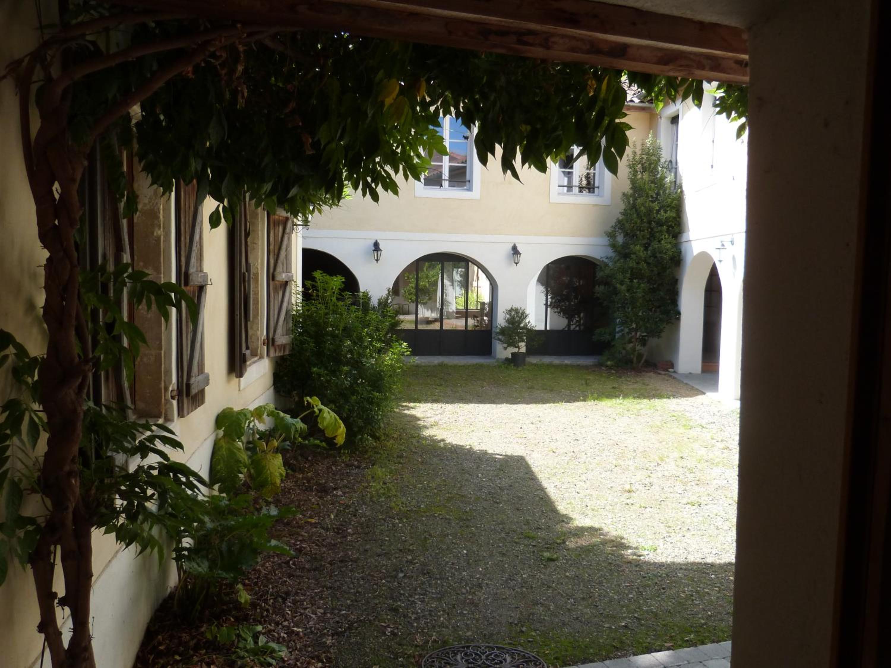 Photo 8