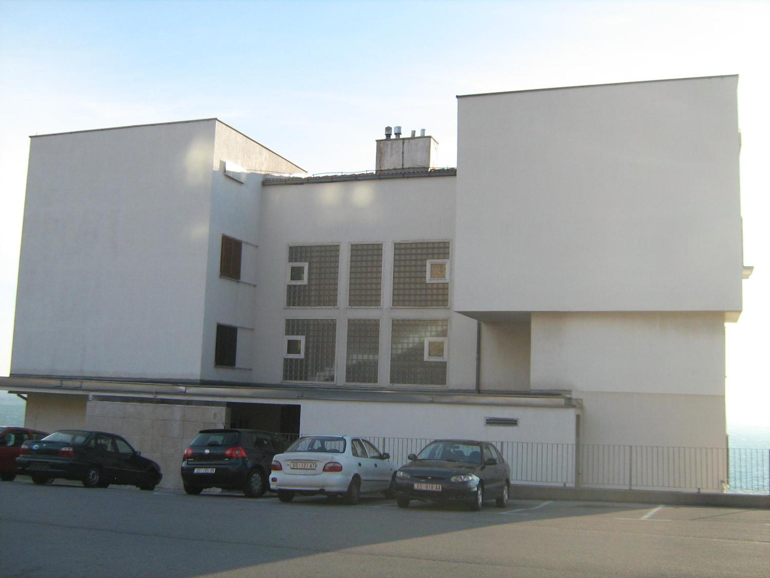 Photo 8