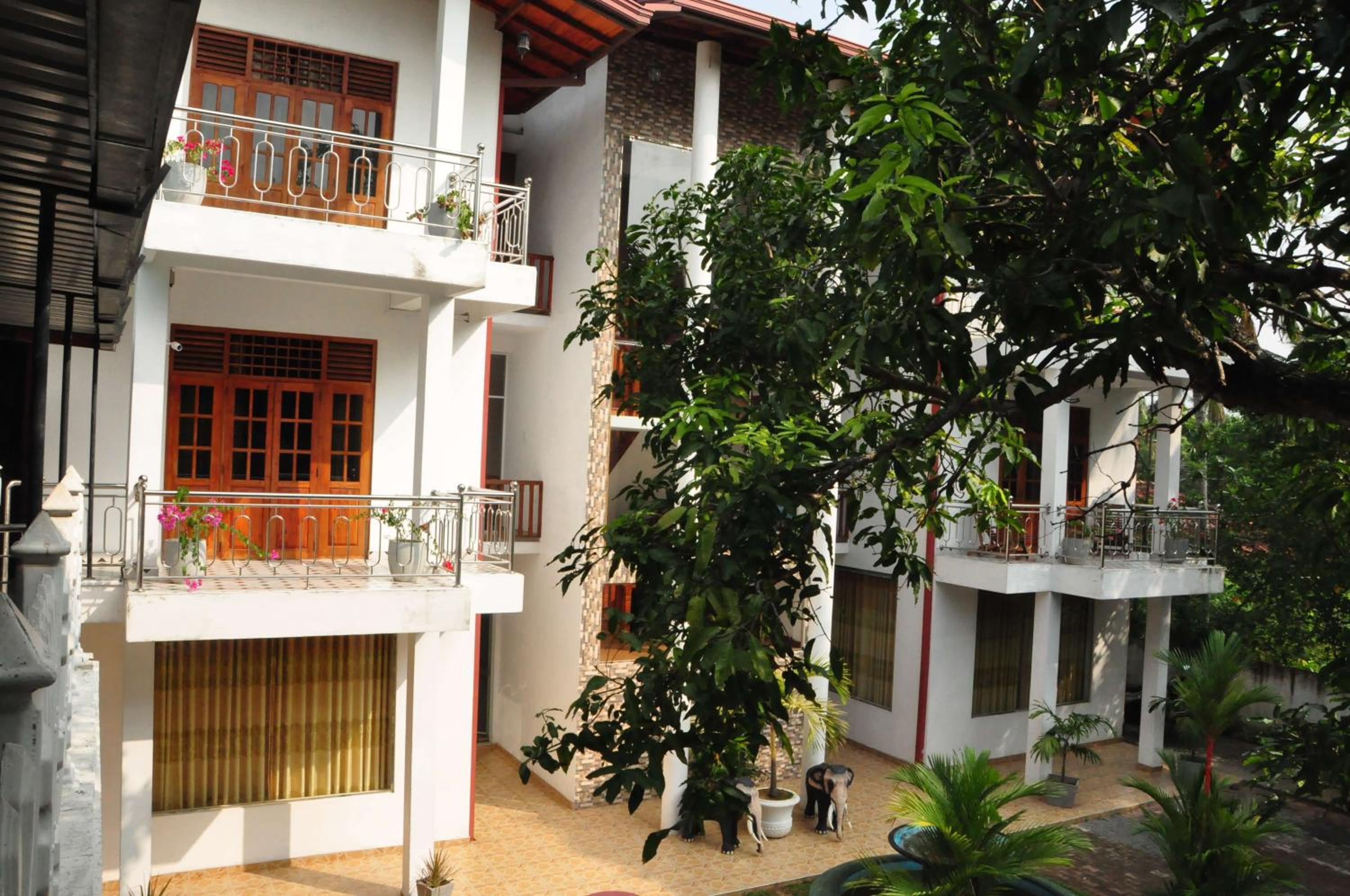 Hotel Papaa Palace - Image 1