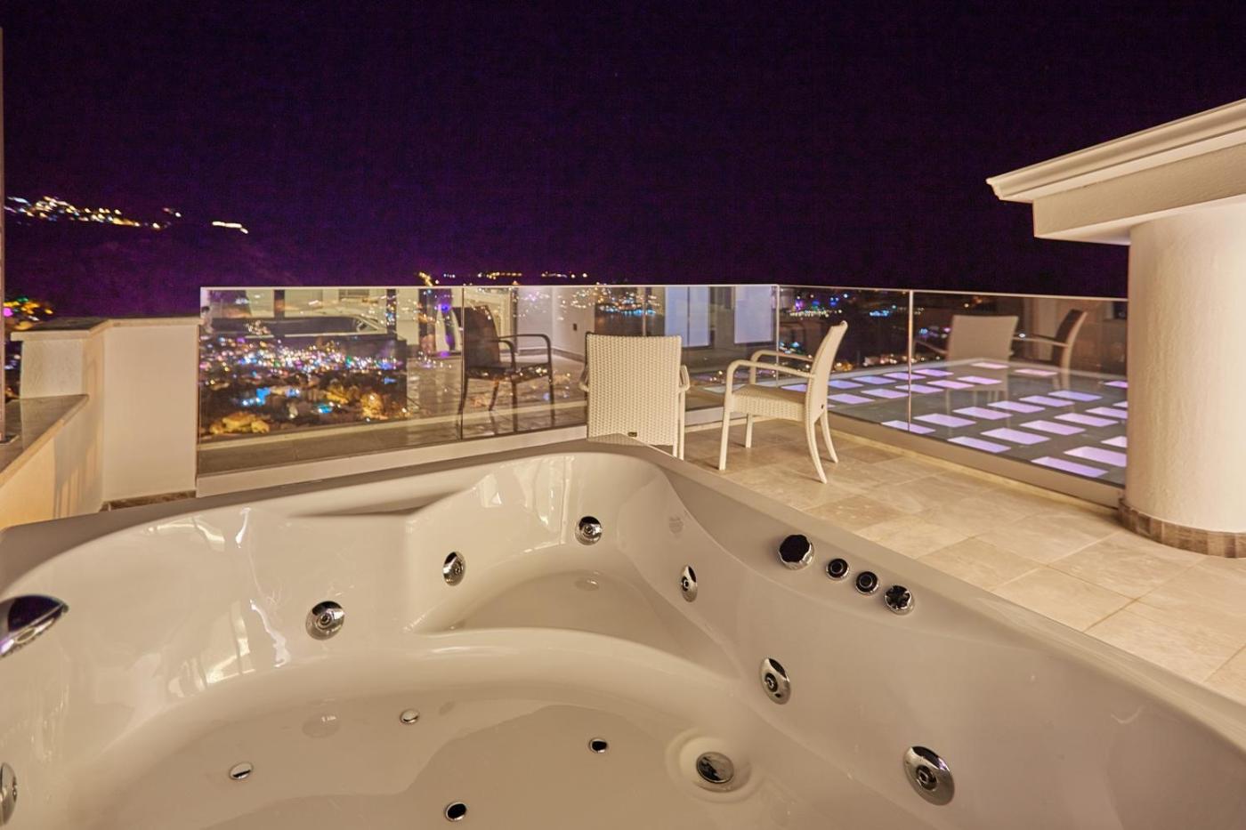 Villa Unlimited 5 Bedroom Luxury Villa with Infinity Pool view 4