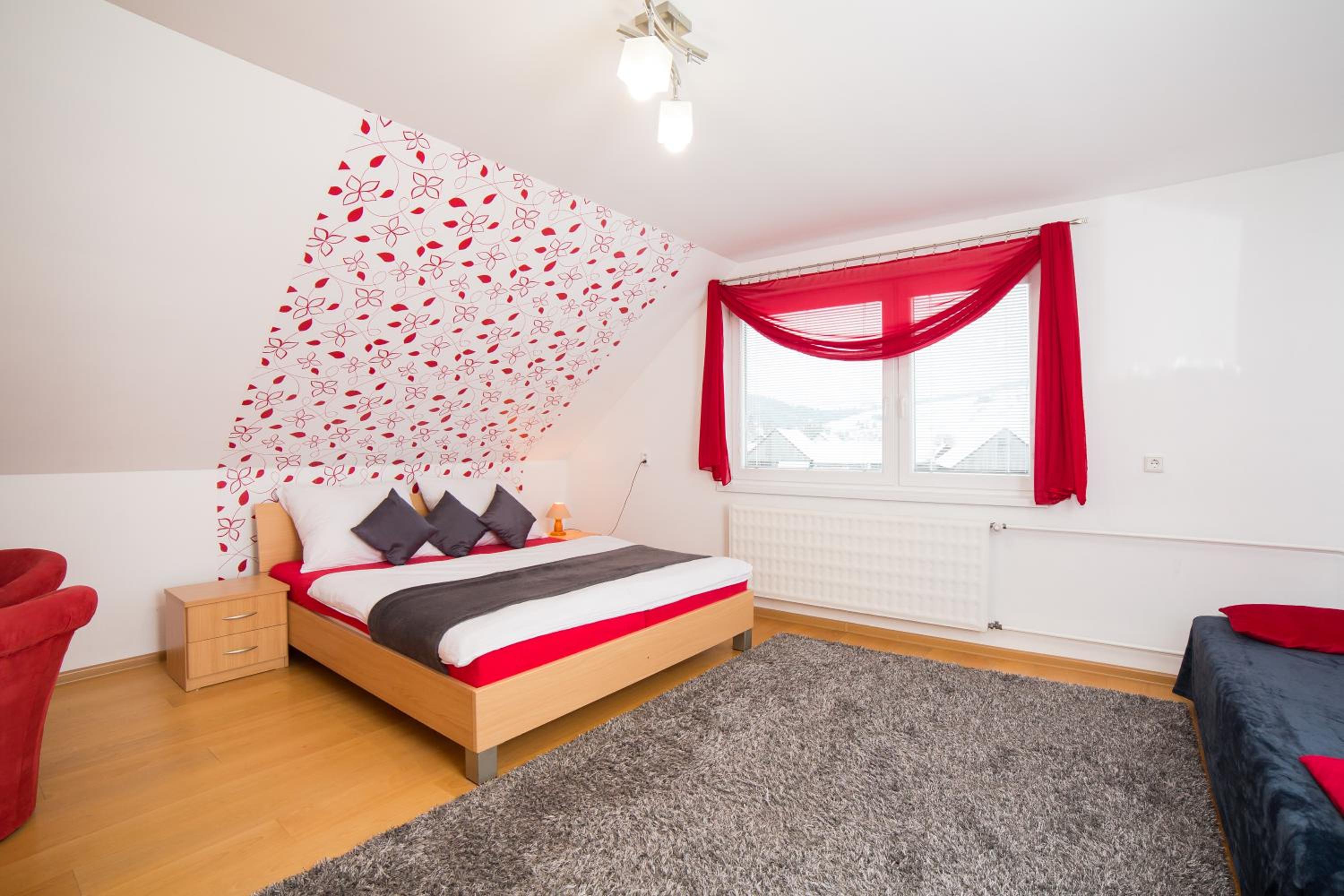 ApartmĂĄnovĂ˝ dom Adriana