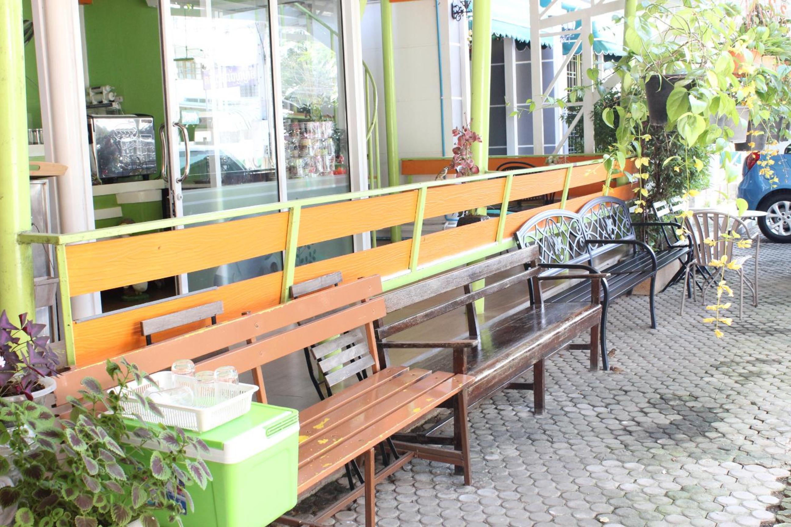 Food & Beverage