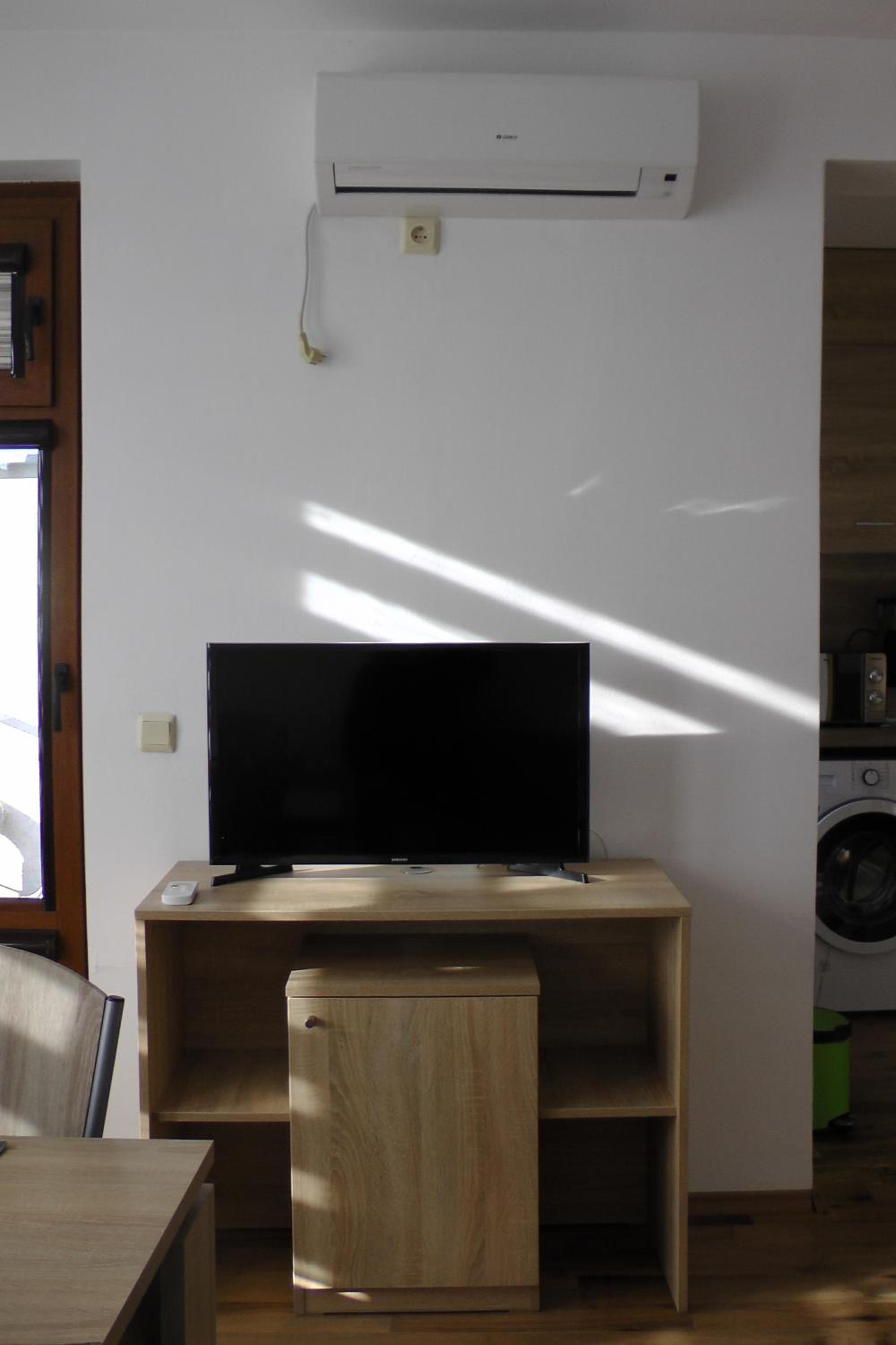 TOP CENTER , MODERN AND QUIET APARTMENT