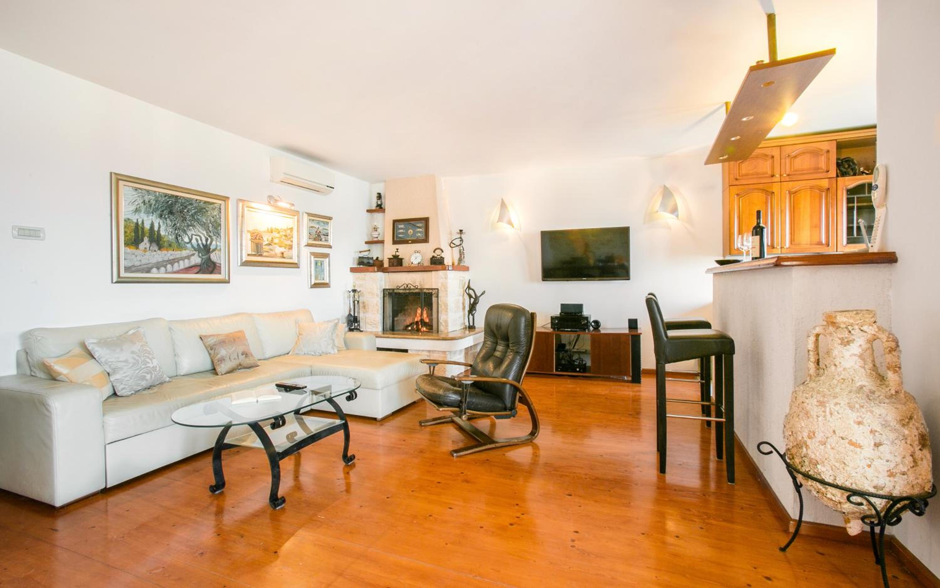 Golden view luxury apartment view 4