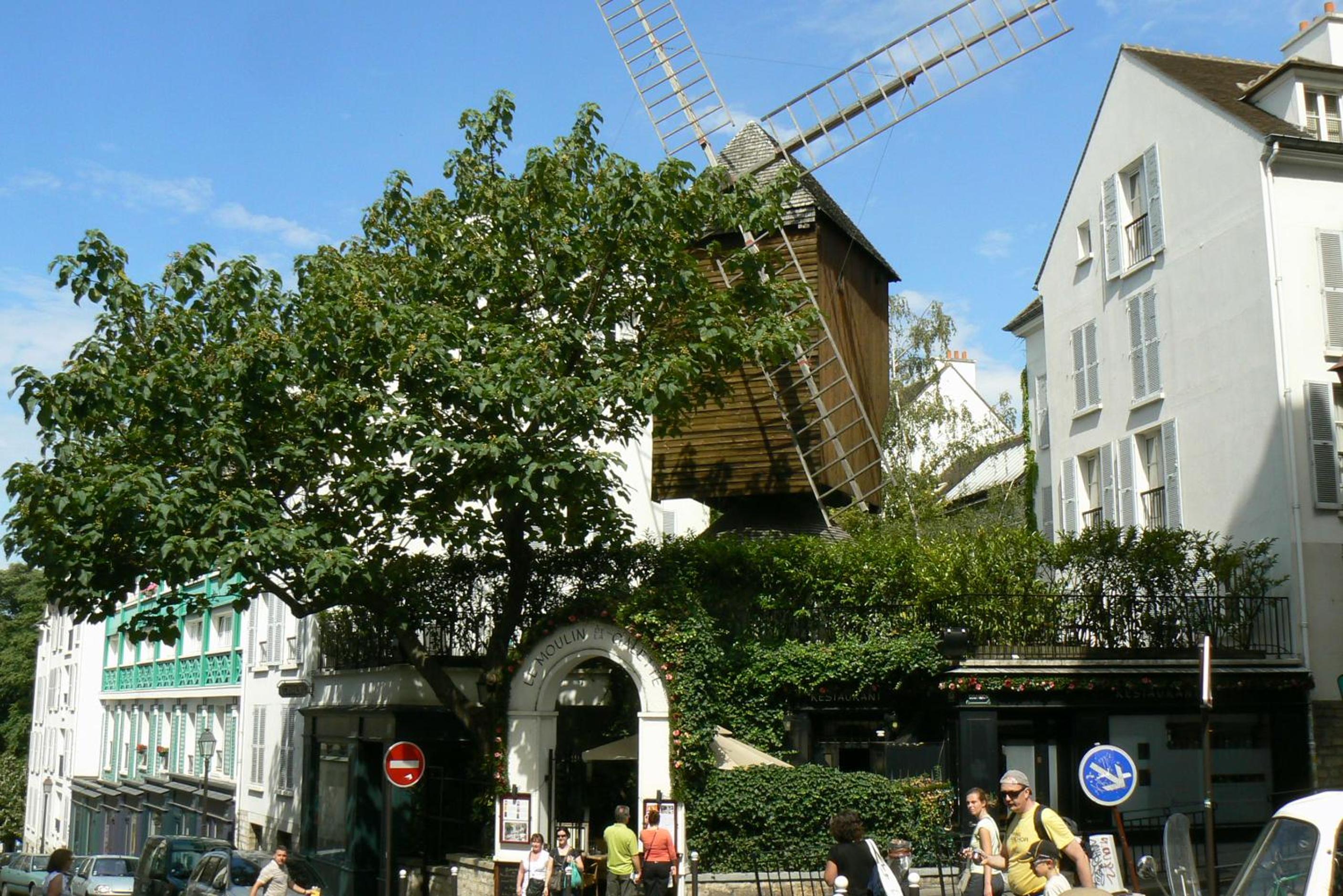 Abbesses Montmartre Apartment