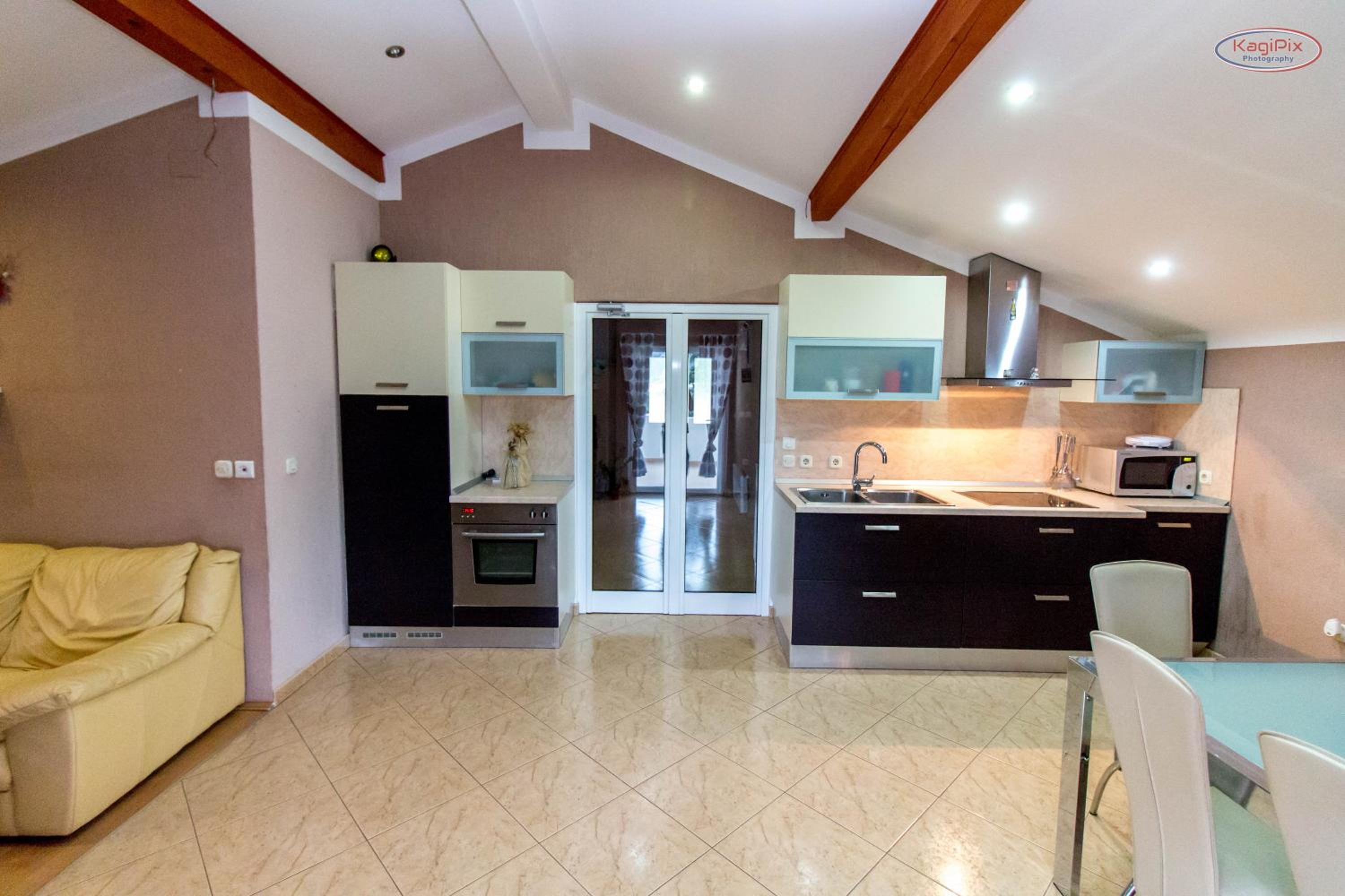 Apartments Lores view 3