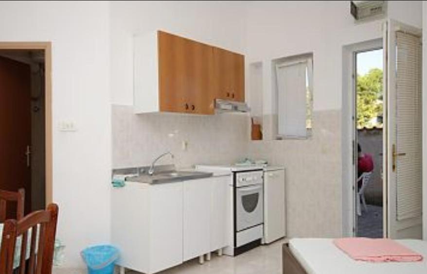 Apartments Angela Ližnjan