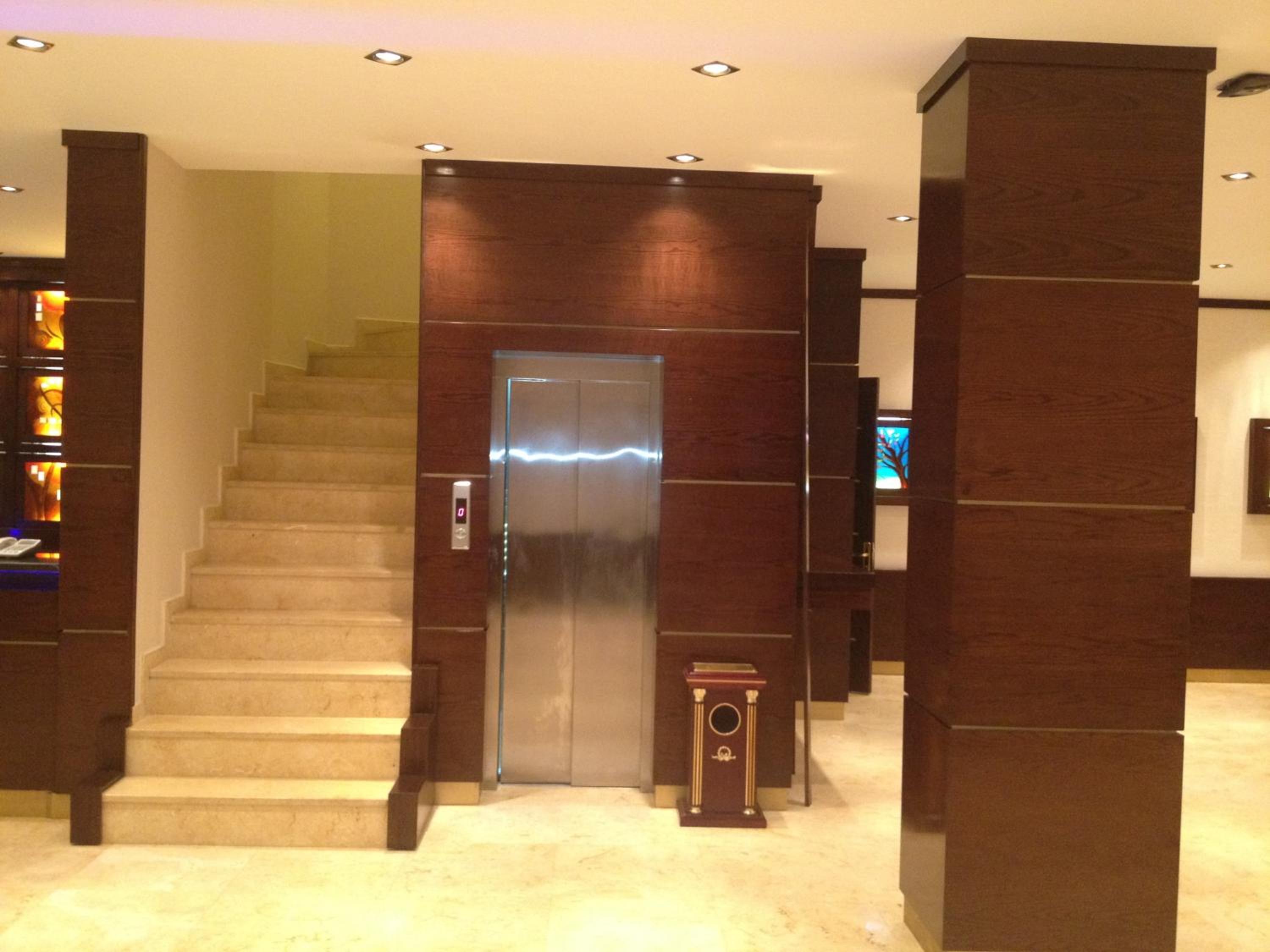 Lobby & Reception