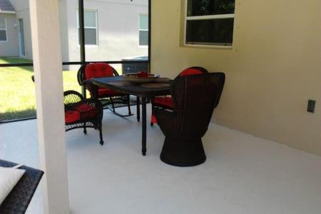 Modern 4 bedroom House with swimming pool