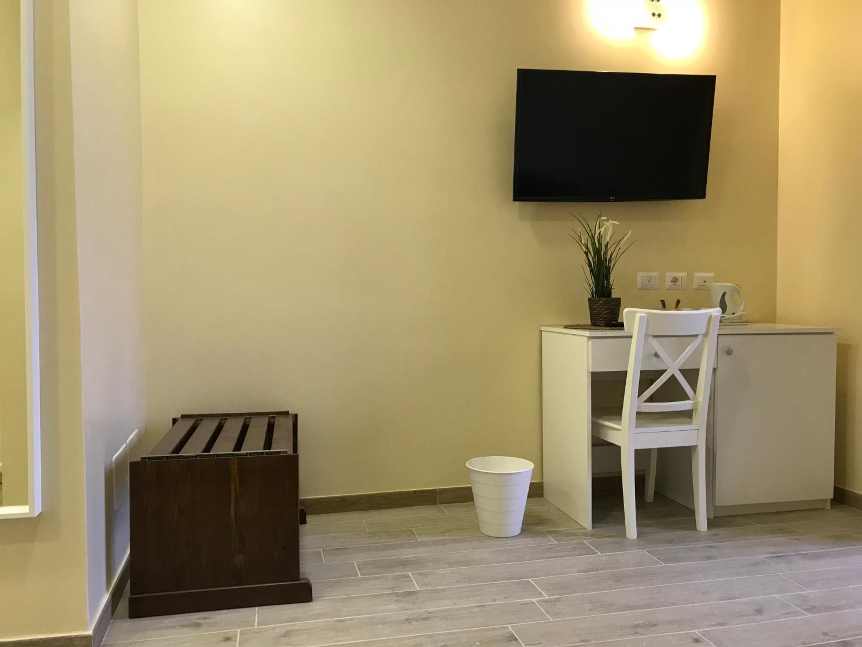 Serventi Longhi Rooms