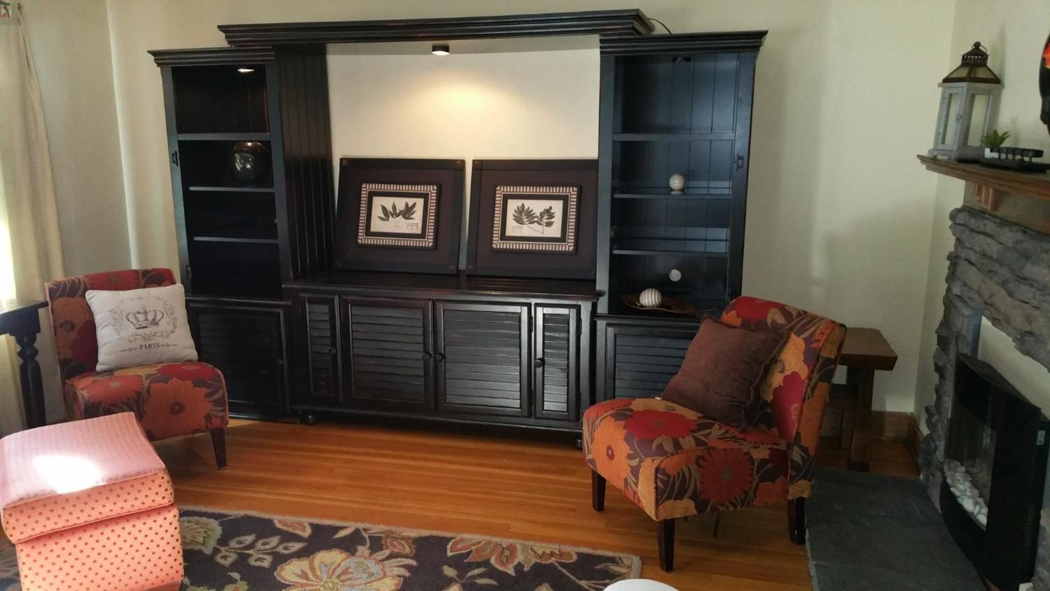 Modern Smart Craftsman HDTV Keurig AC of Downtown
