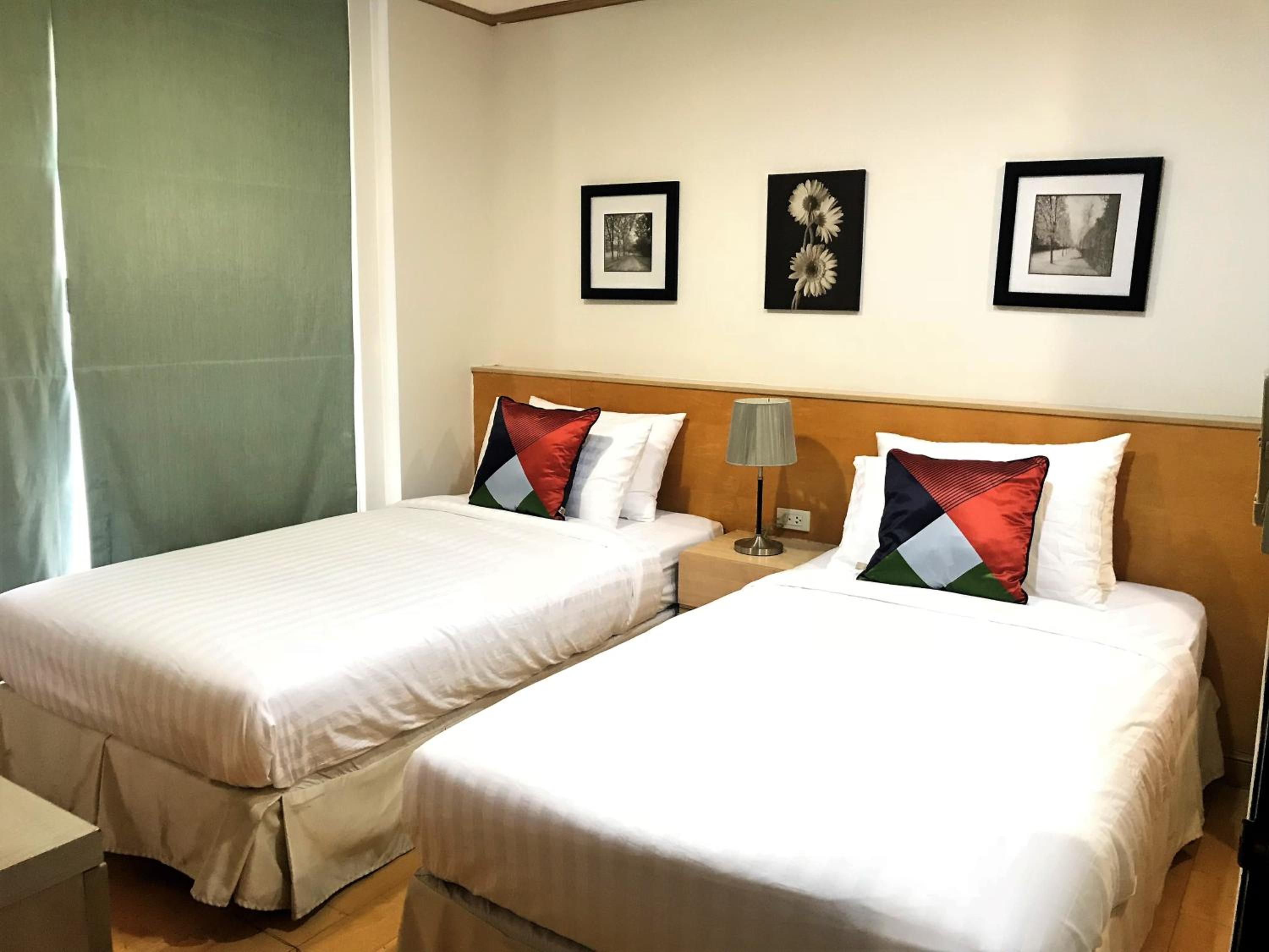 Twin Peaks Sukhumvit Suites