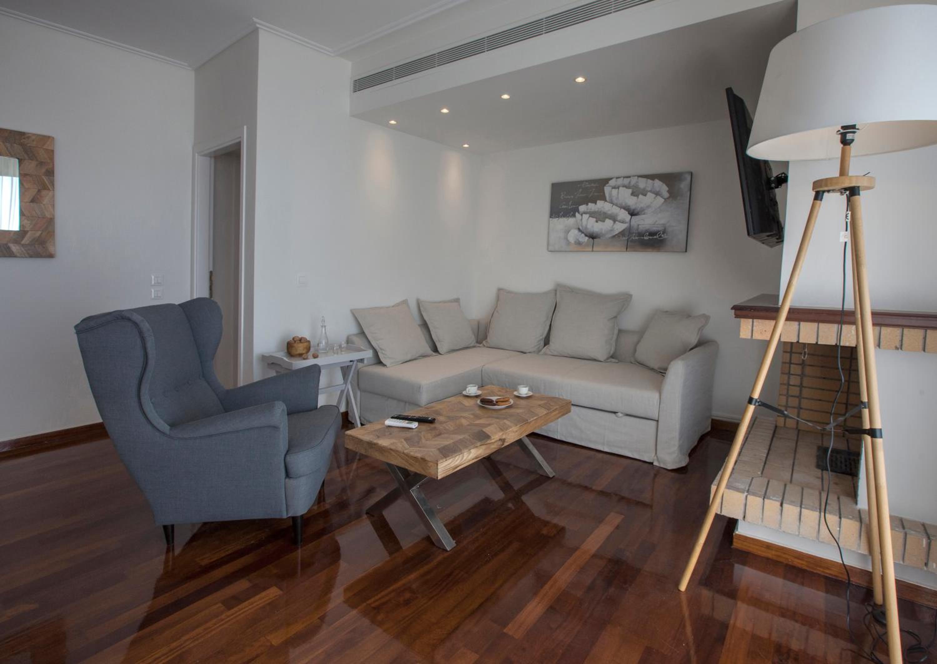Elegant residence with Panoramic view to Acropolis by GHH