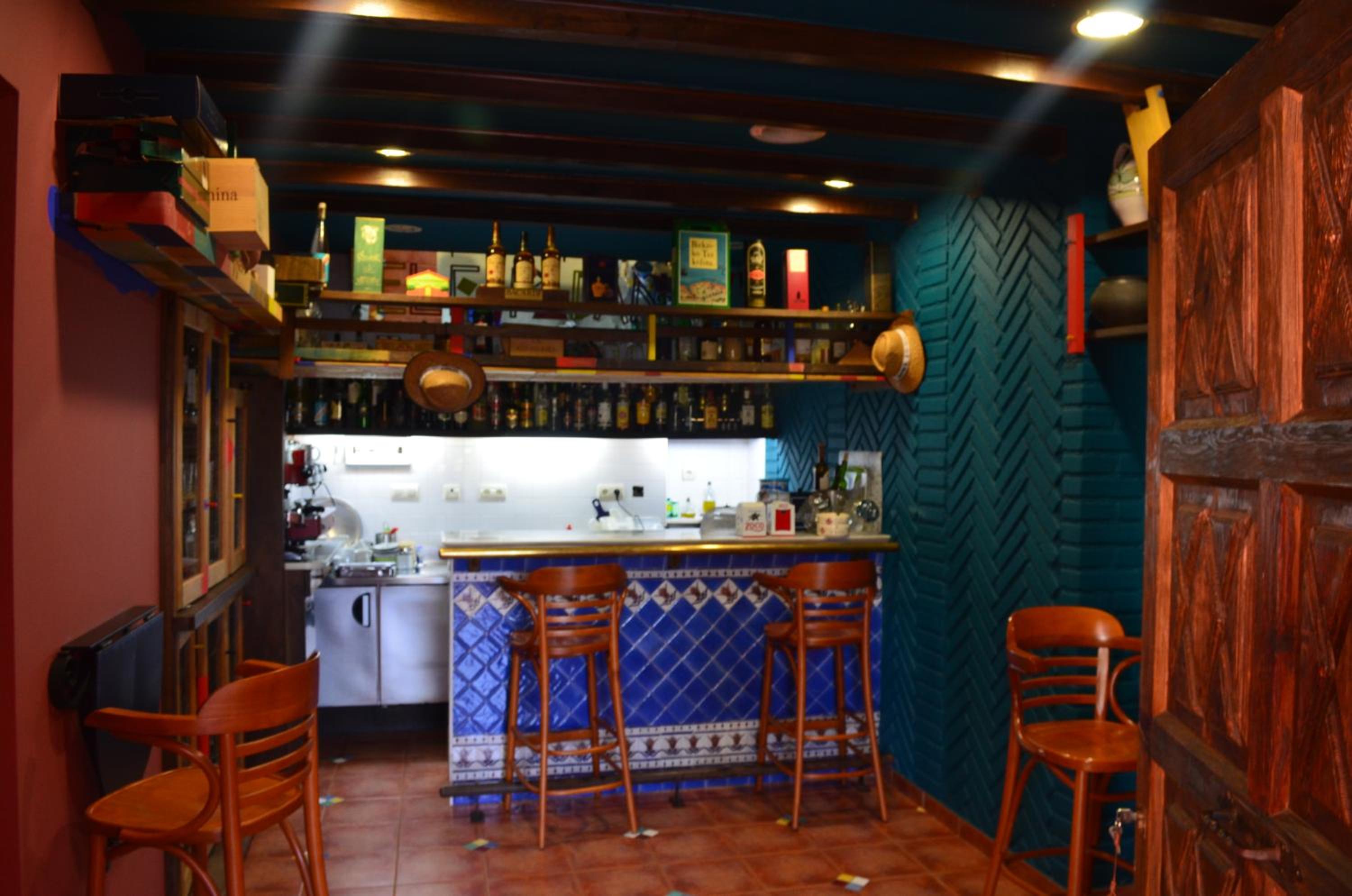 bar