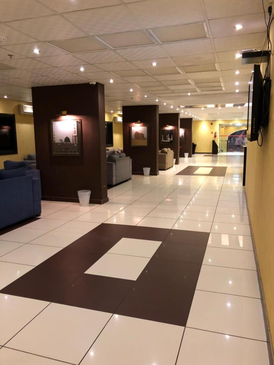 Lobby & Reception