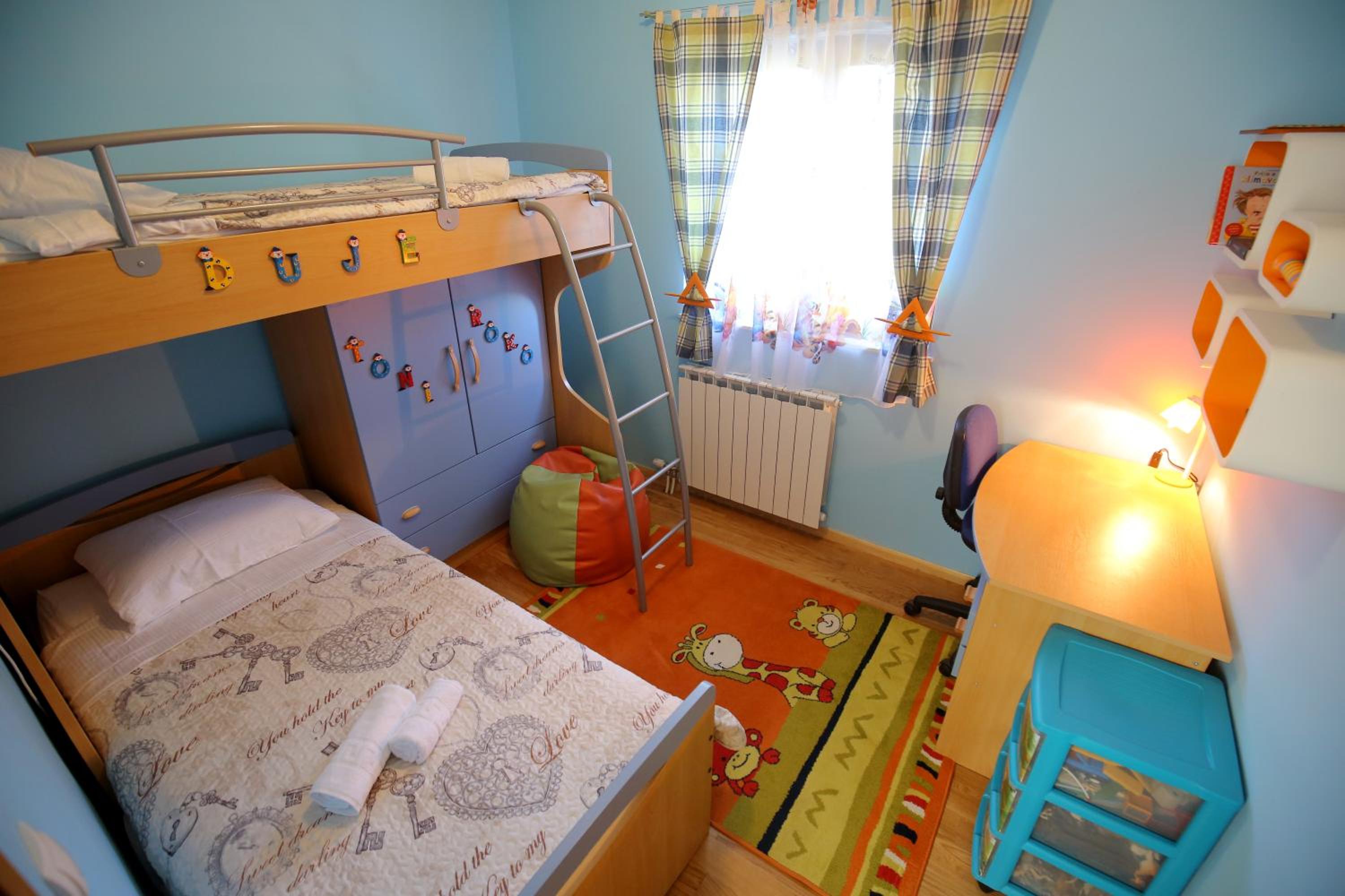 Photo 6