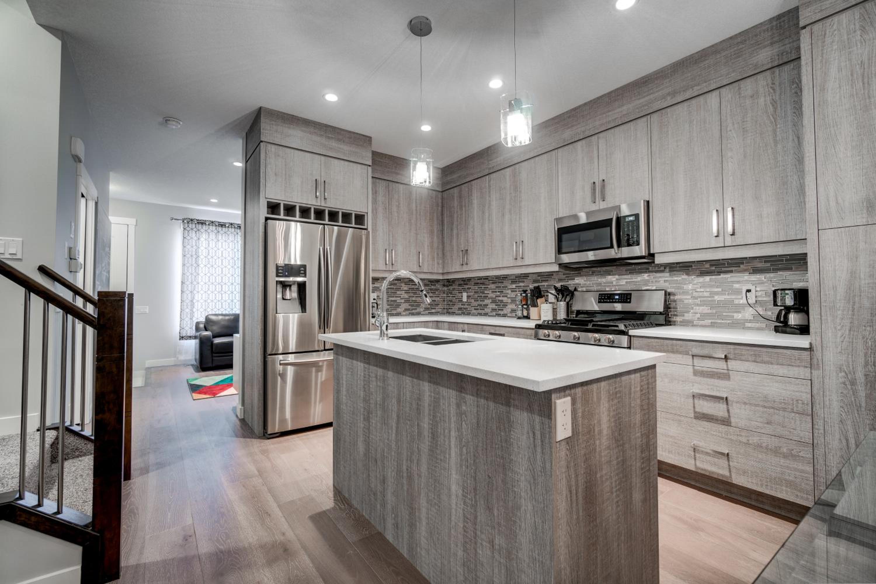 Three-Bedroom with Fireplace #41 Sunalta Downtown