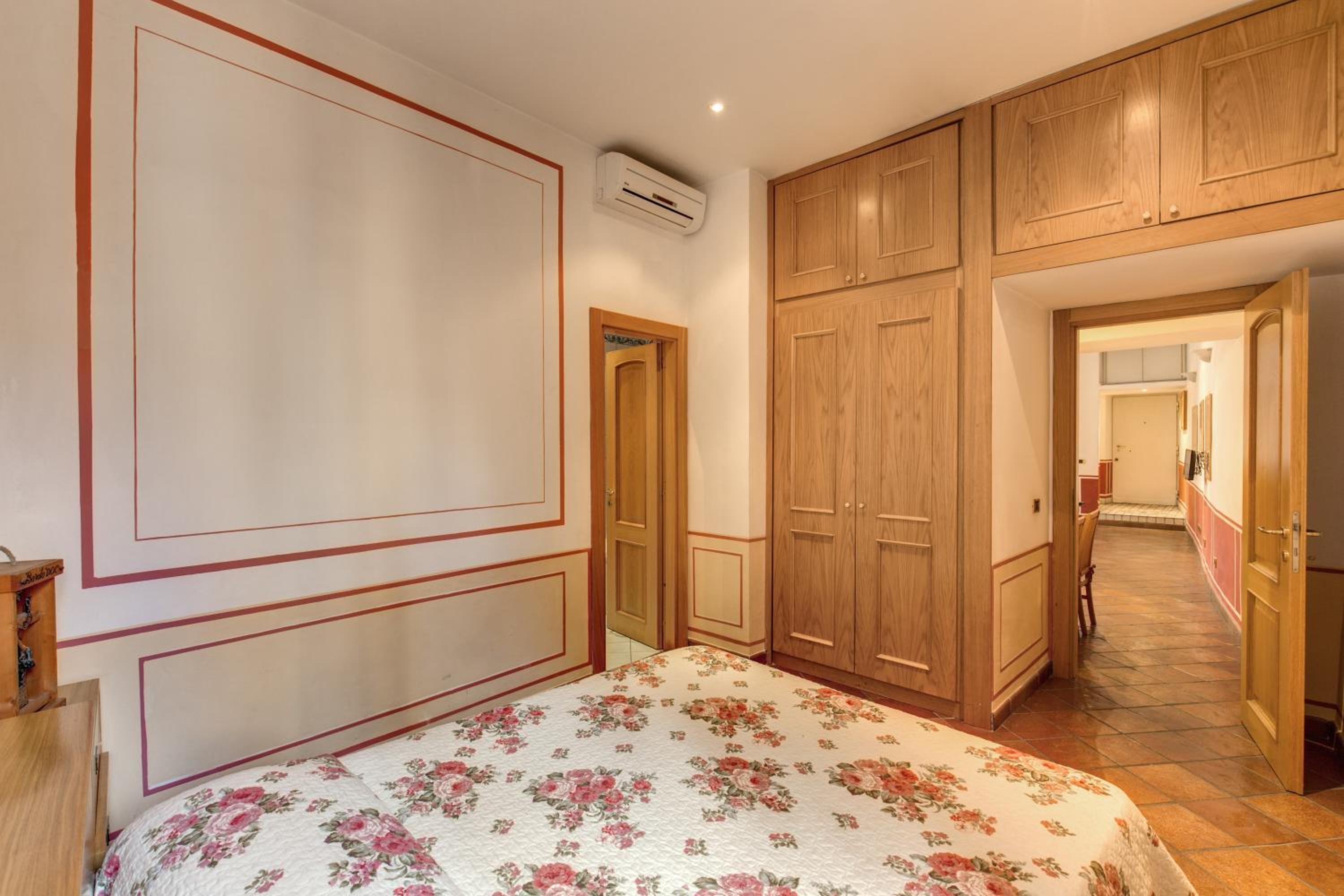 Lovely Flat by the Trevi Fountain