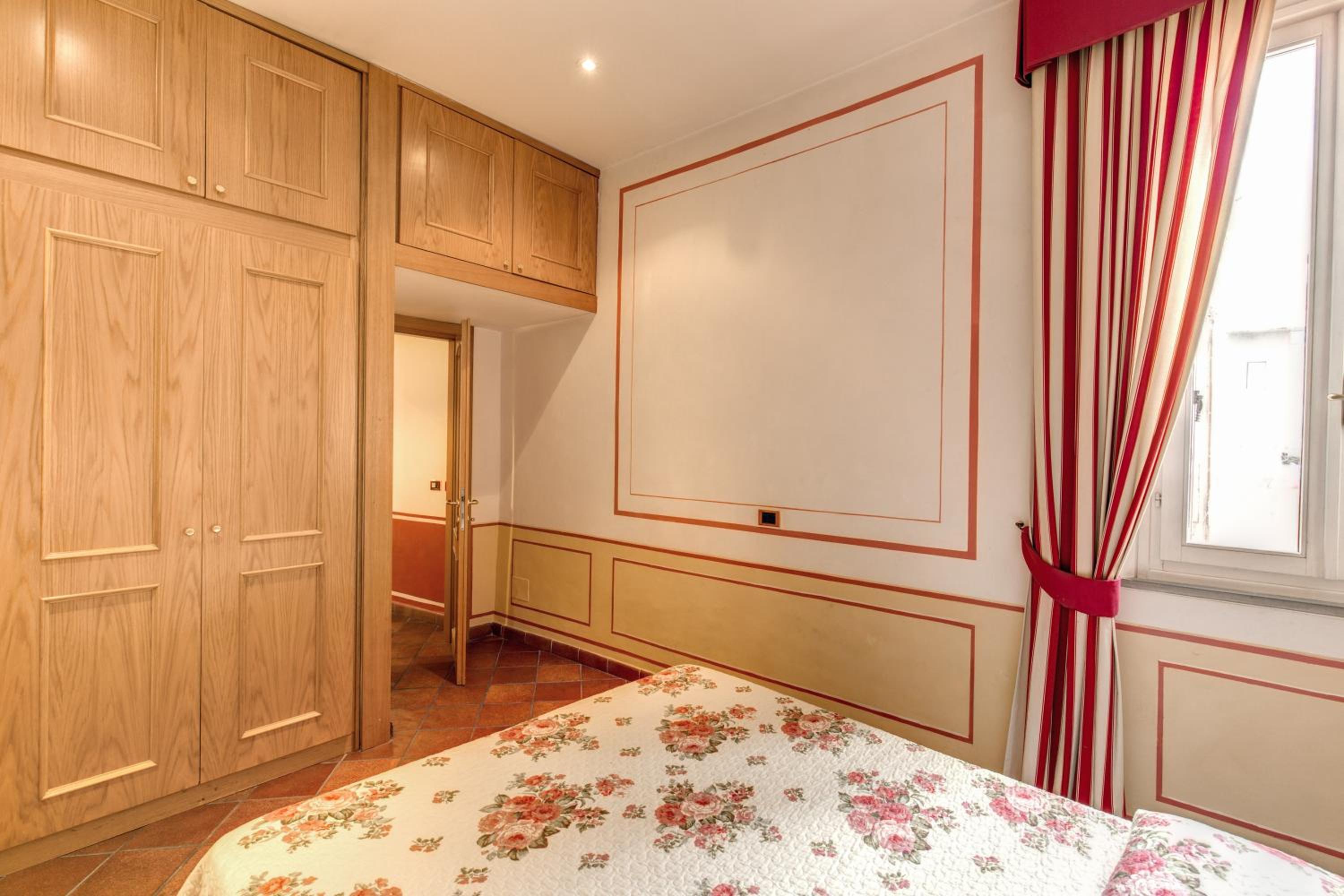 Lovely Flat by the Trevi Fountain