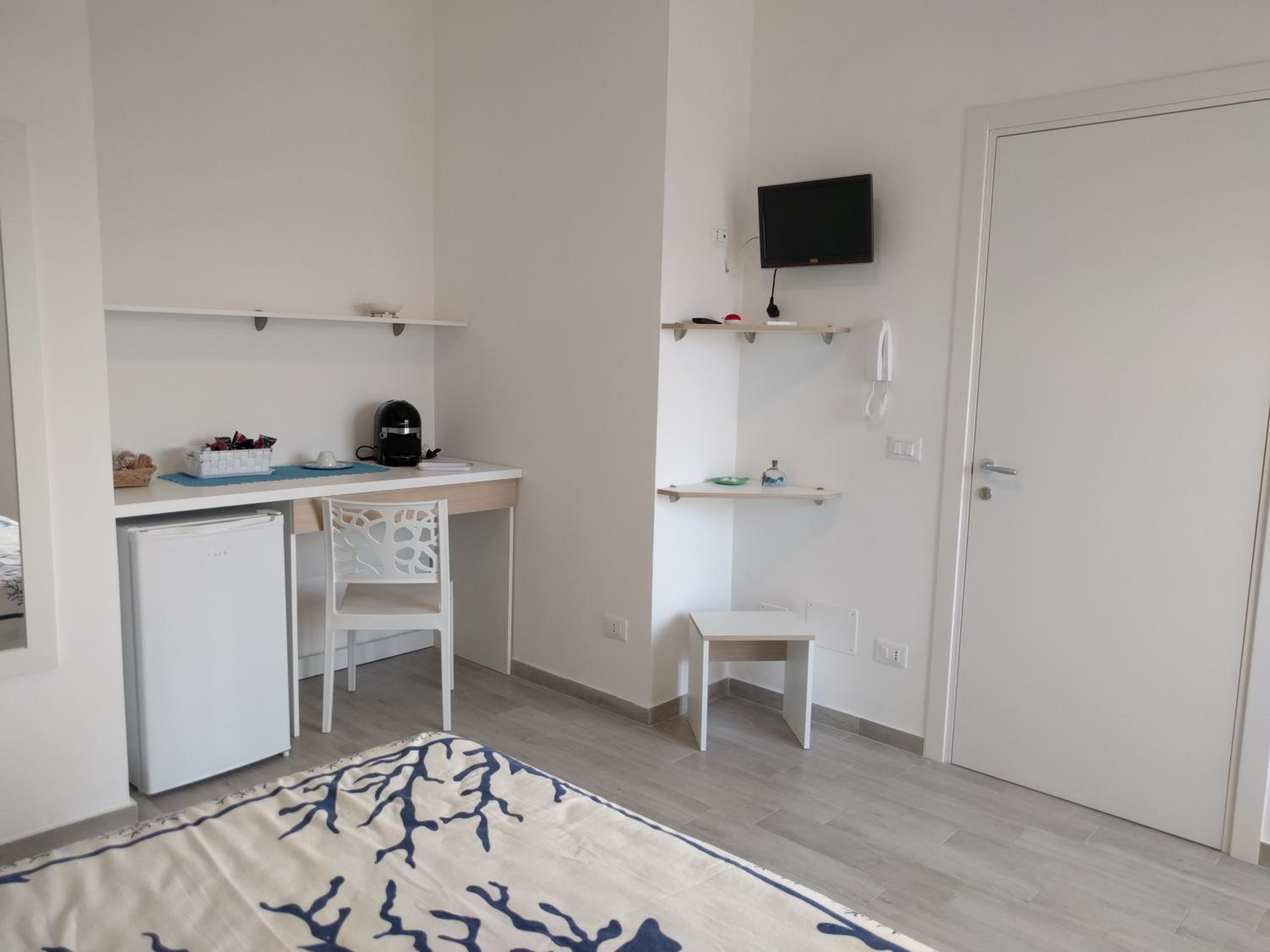 Camere Mare Manu view 3