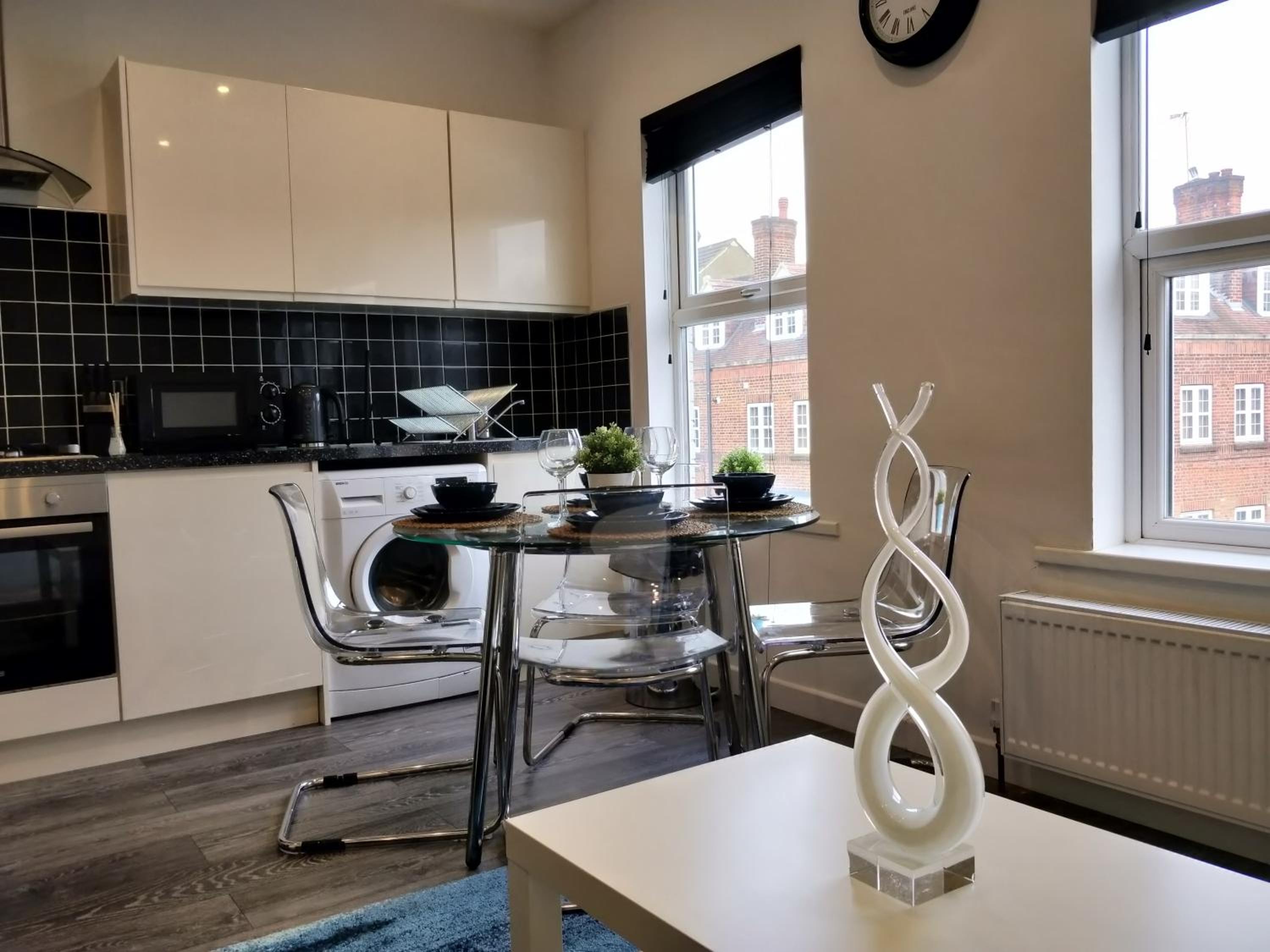 Luton Vacations - Chiltern Apartment - Property Image 16