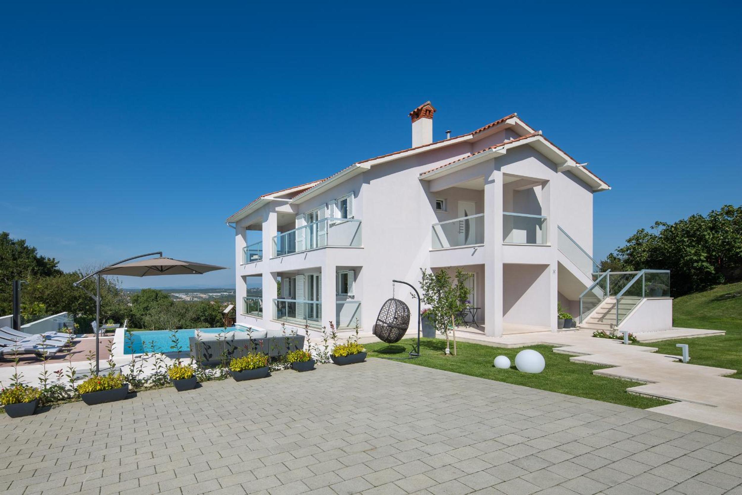 Villa L - Villa with 2 separate units view 2