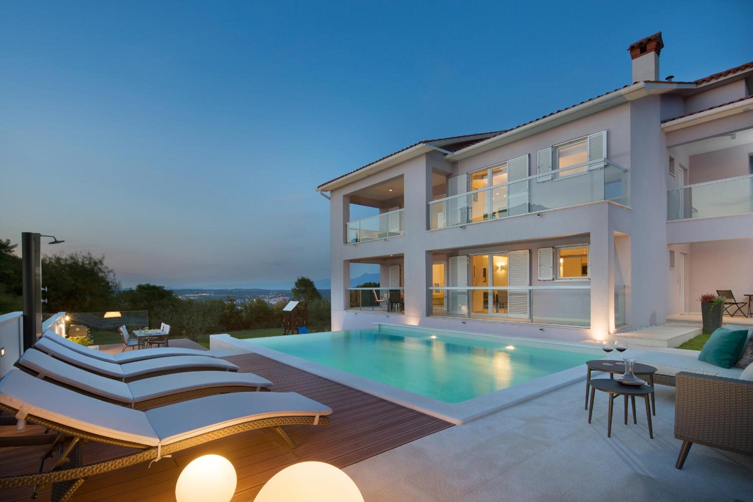 Villa L - Villa with 2 separate units view 4
