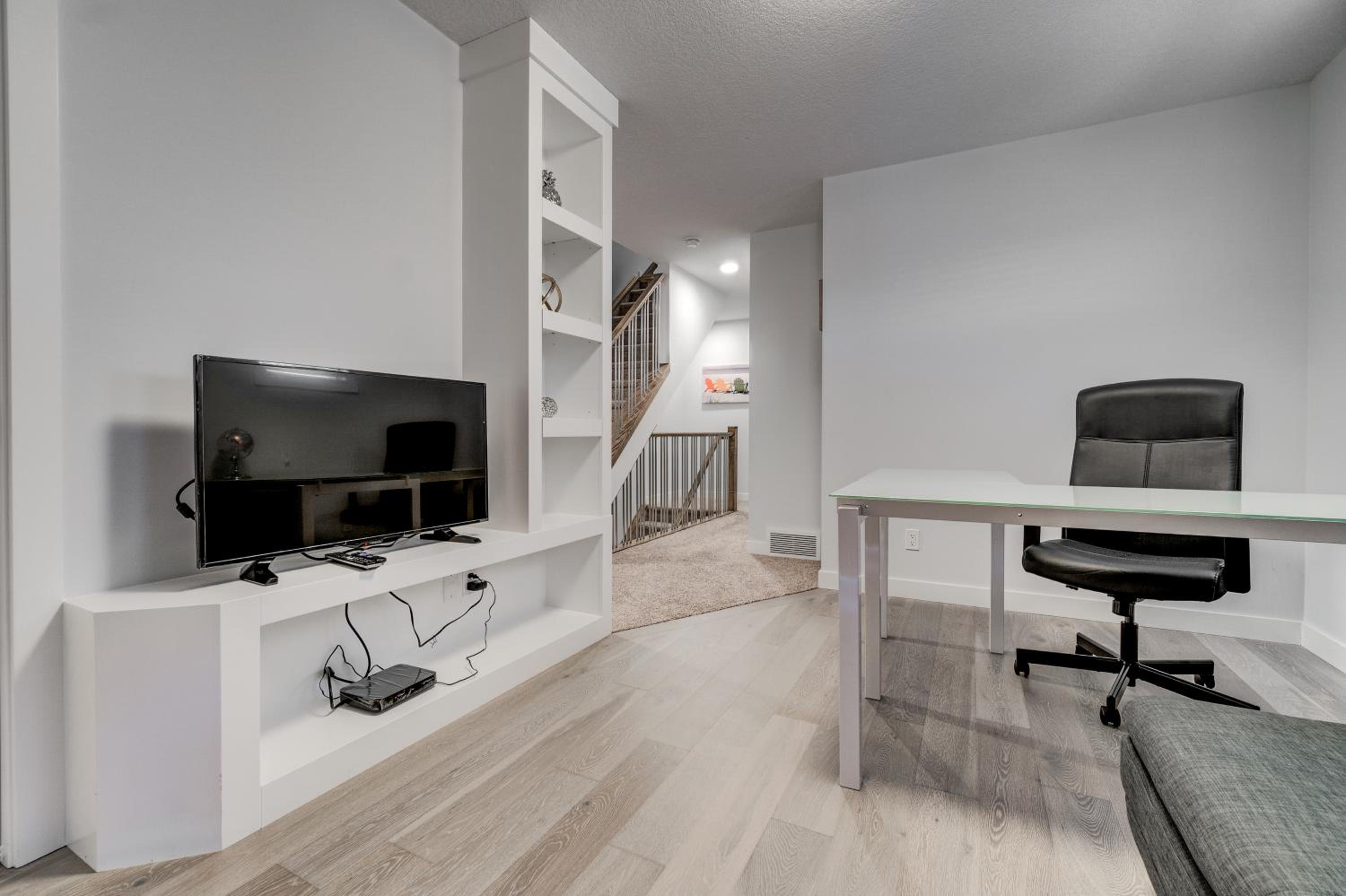Three-Bedroom House with Walk-in Closet #29 Sunalta Downtown