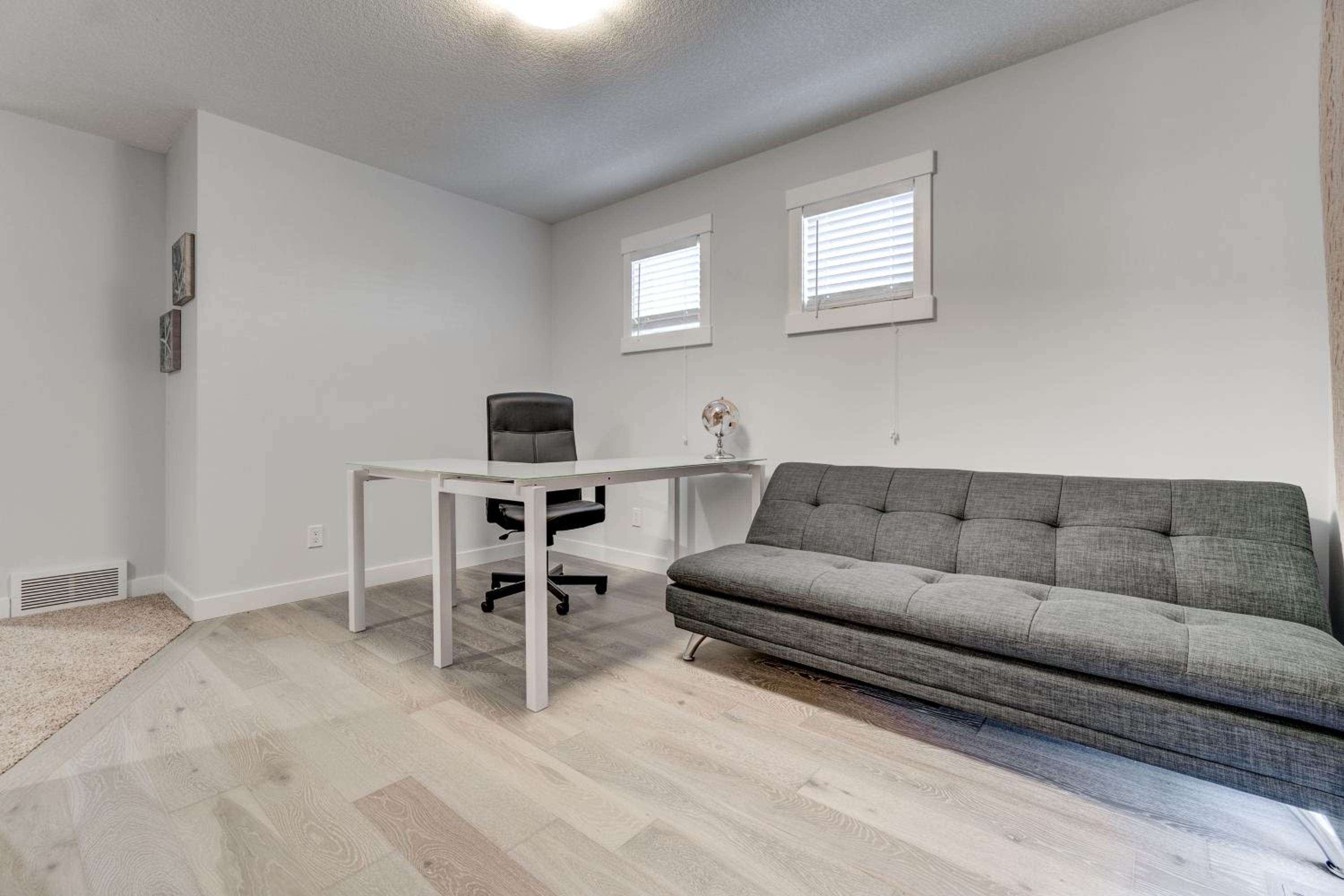 Three-Bedroom House with Walk-in Closet #29 Sunalta Downtown