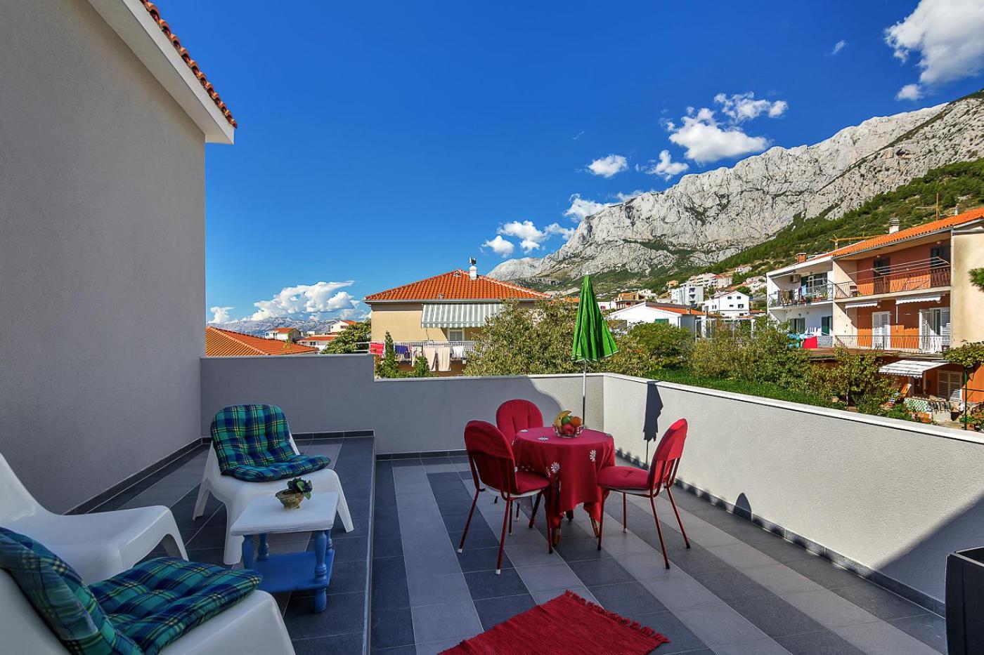 Apartmani Maja