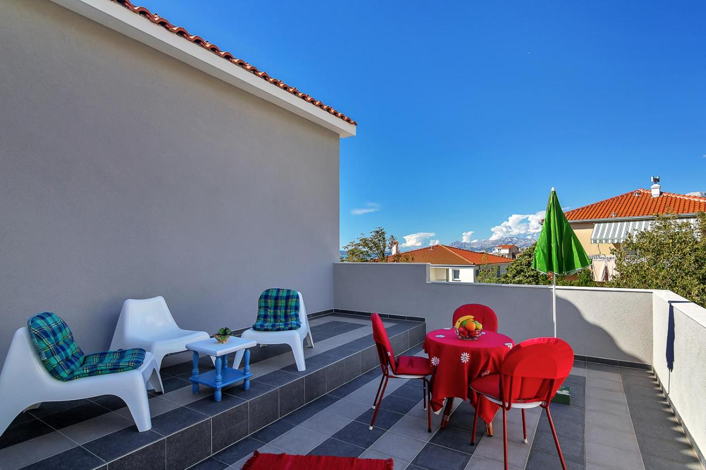Apartmani Maja