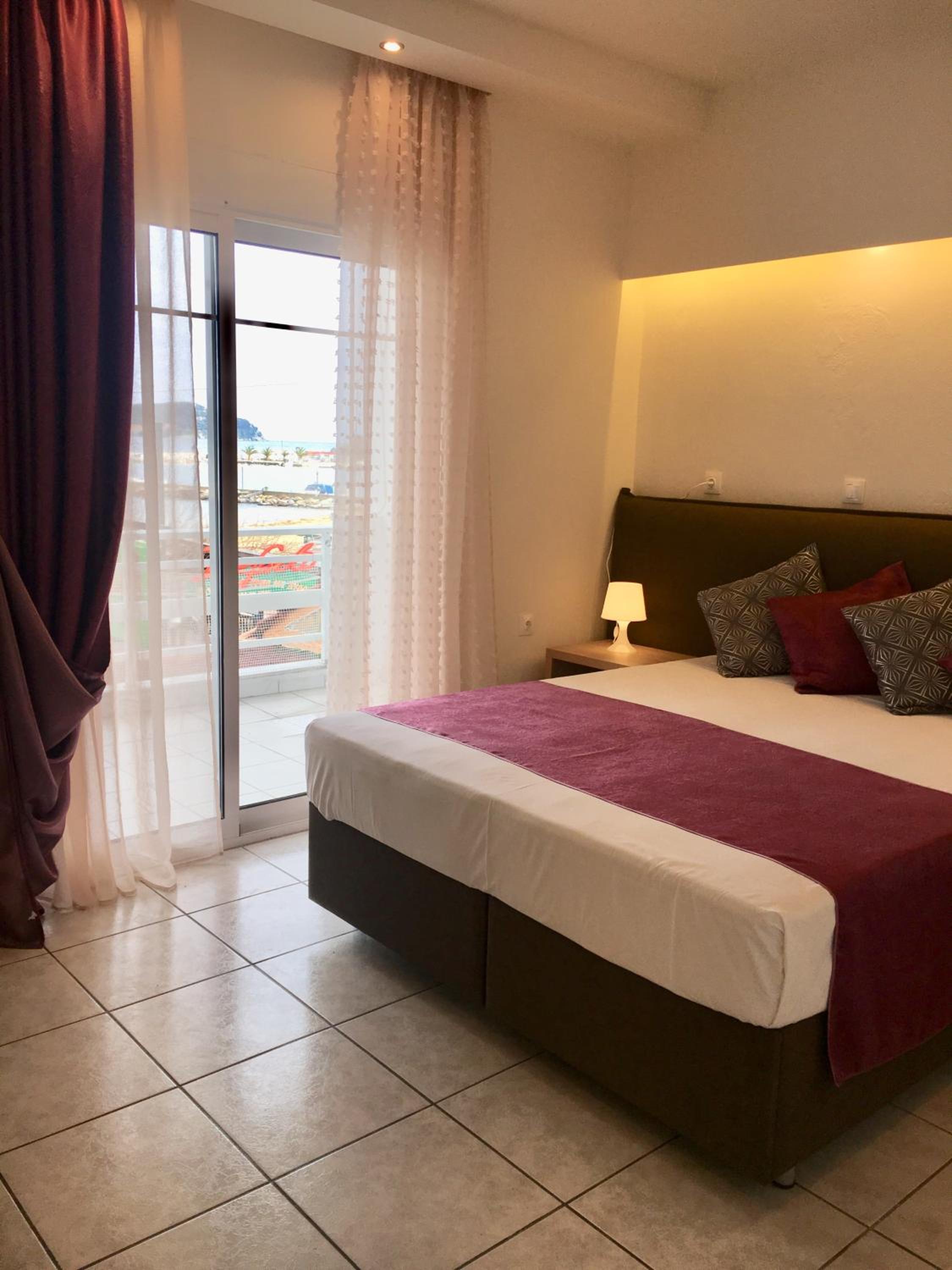Photo 42